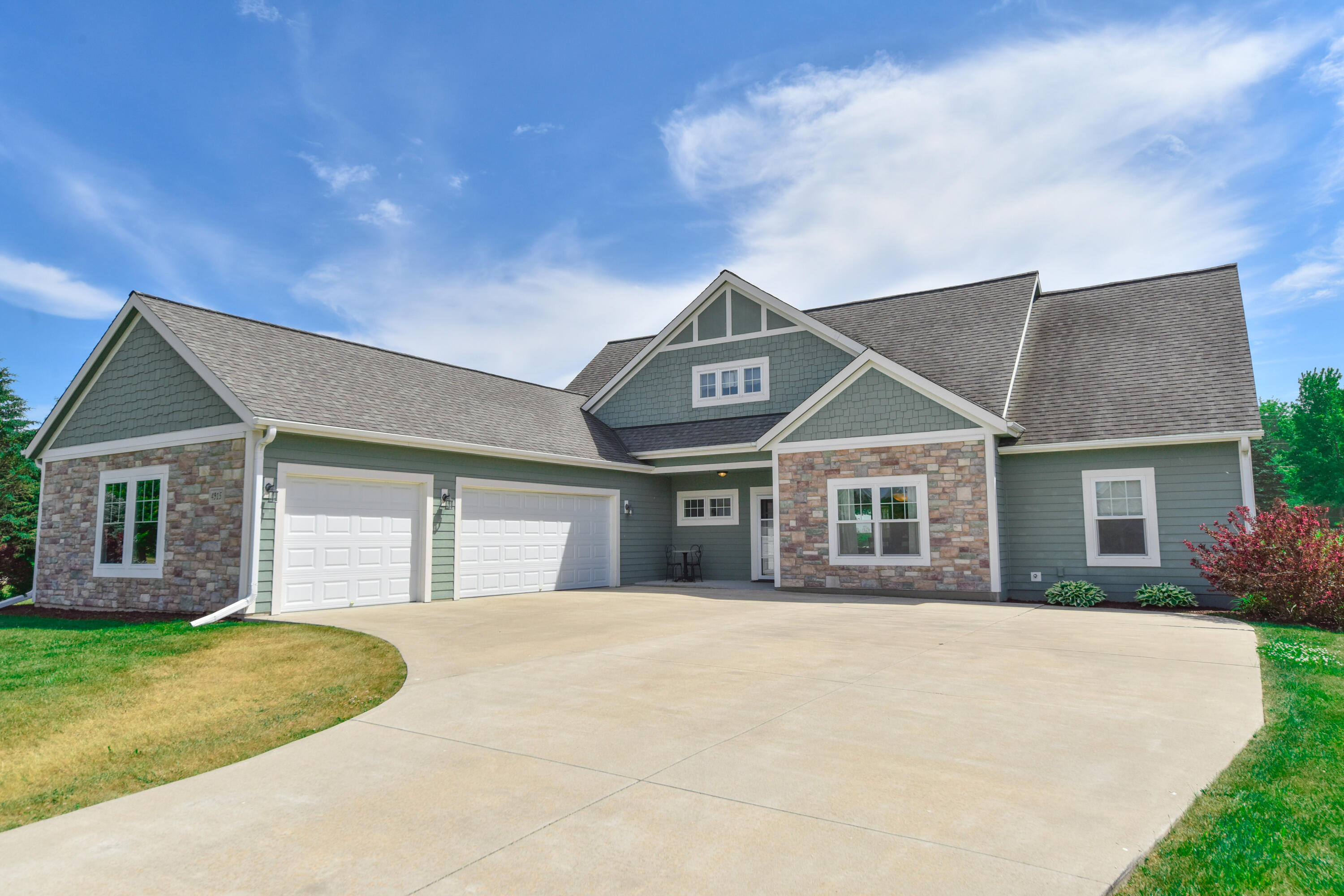 4915 Meadowview Ct