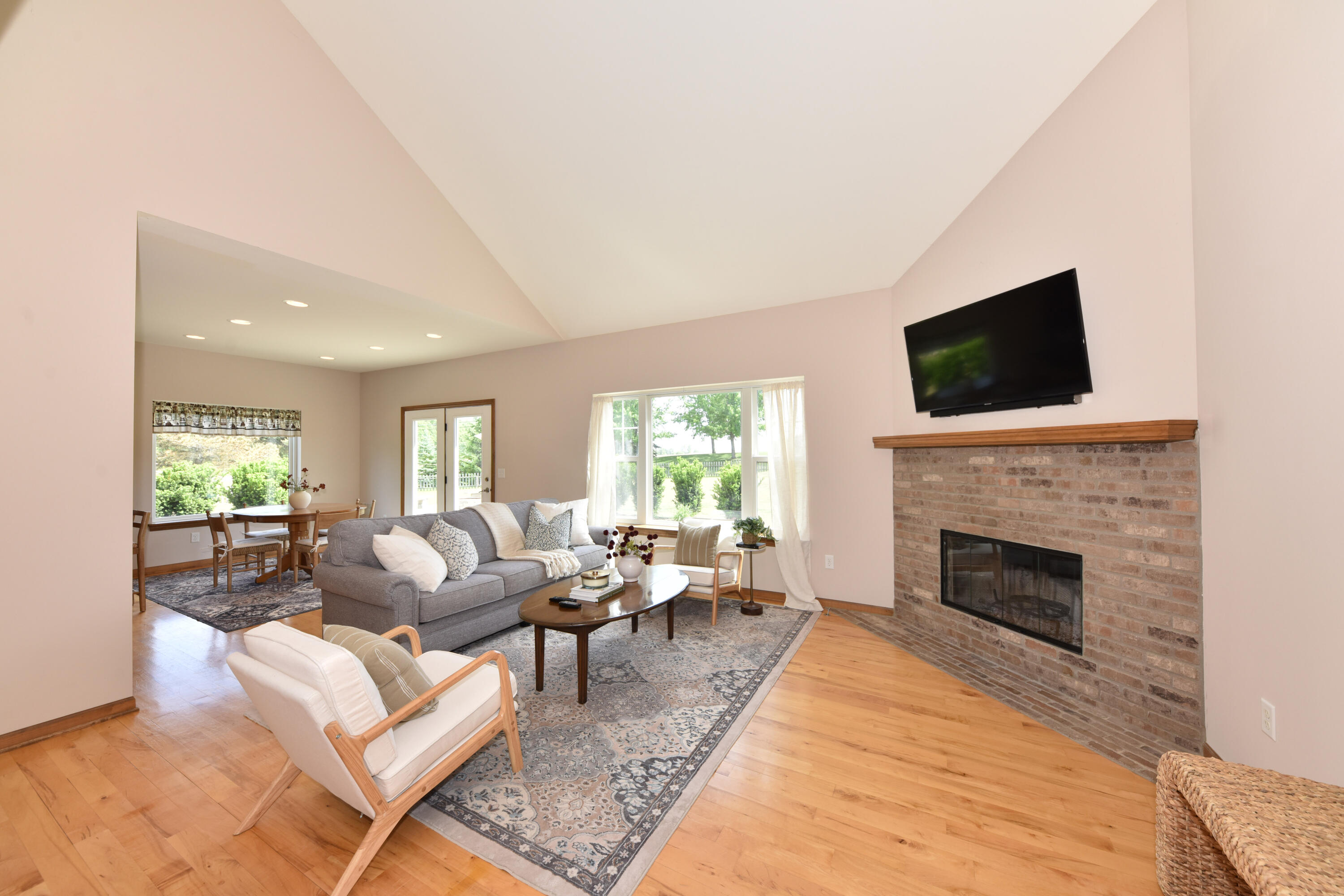 4915 Meadowview Ct