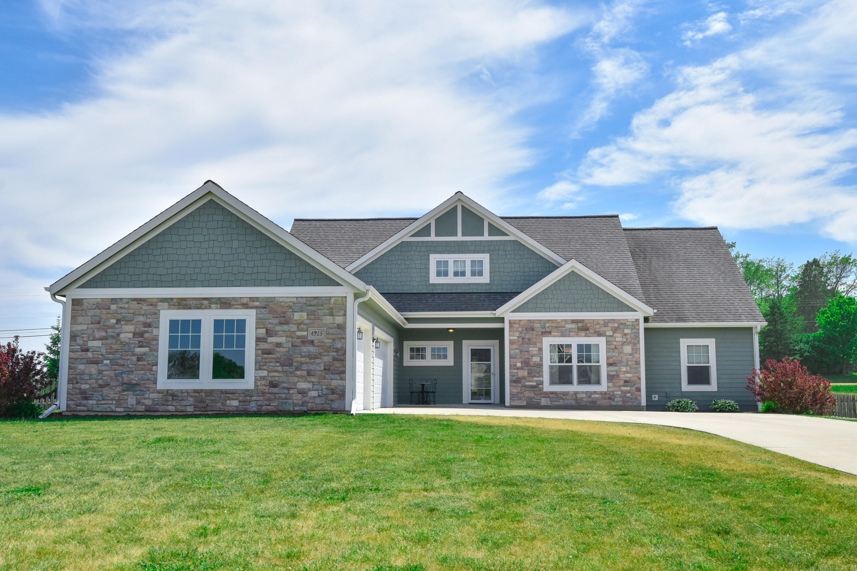 4915 Meadowview Ct