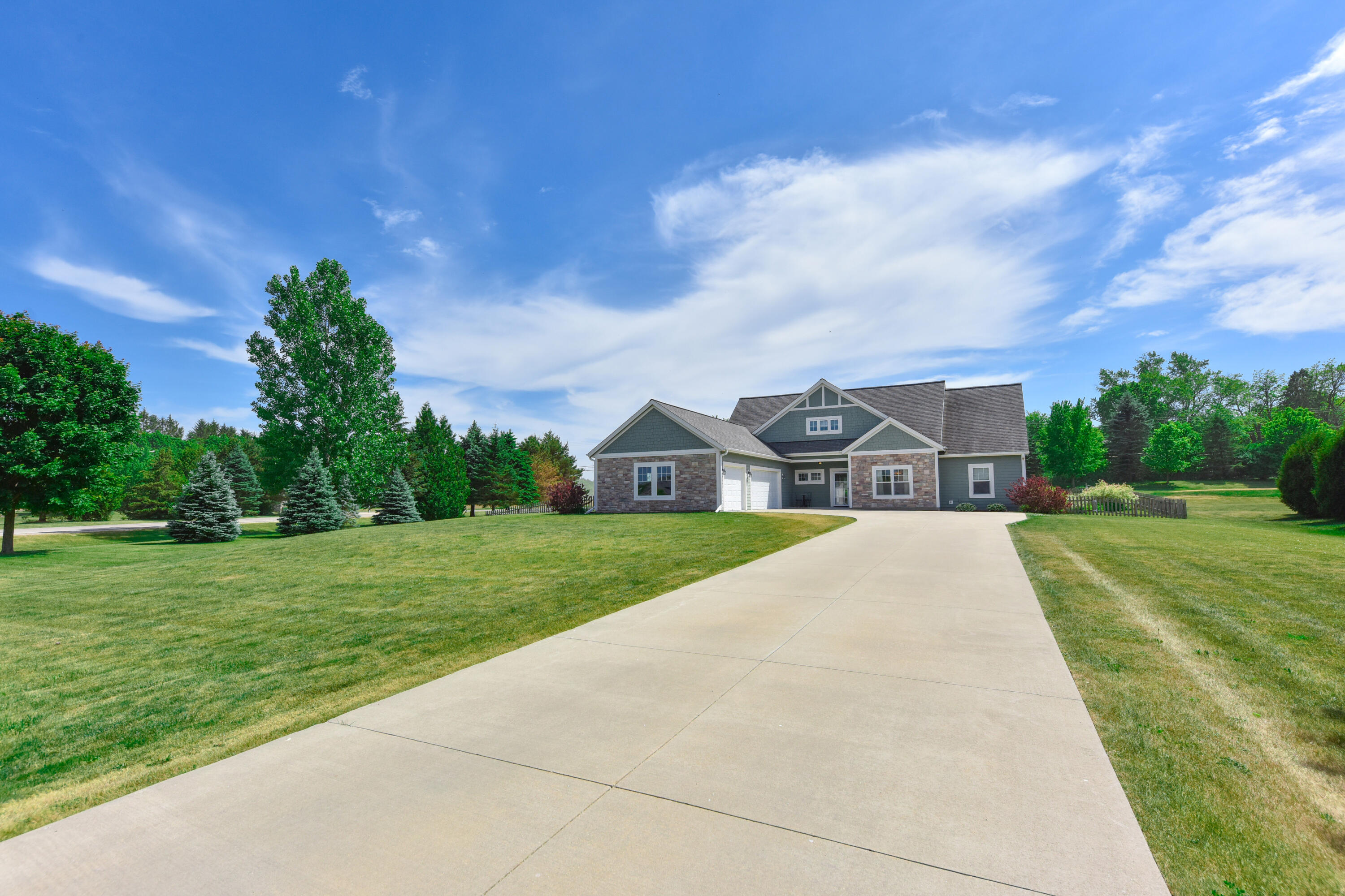 4915 Meadowview Ct