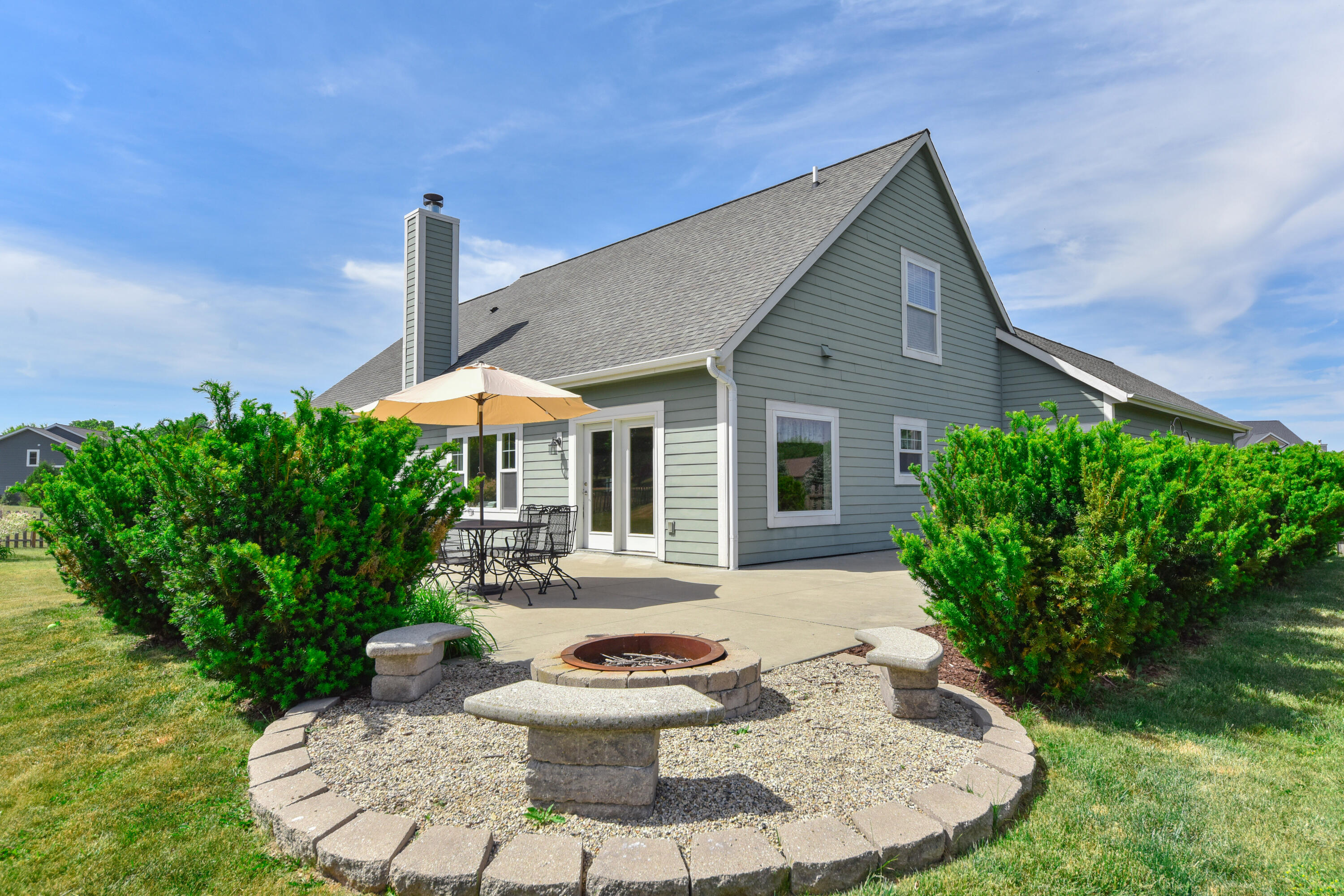 4915 Meadowview Ct