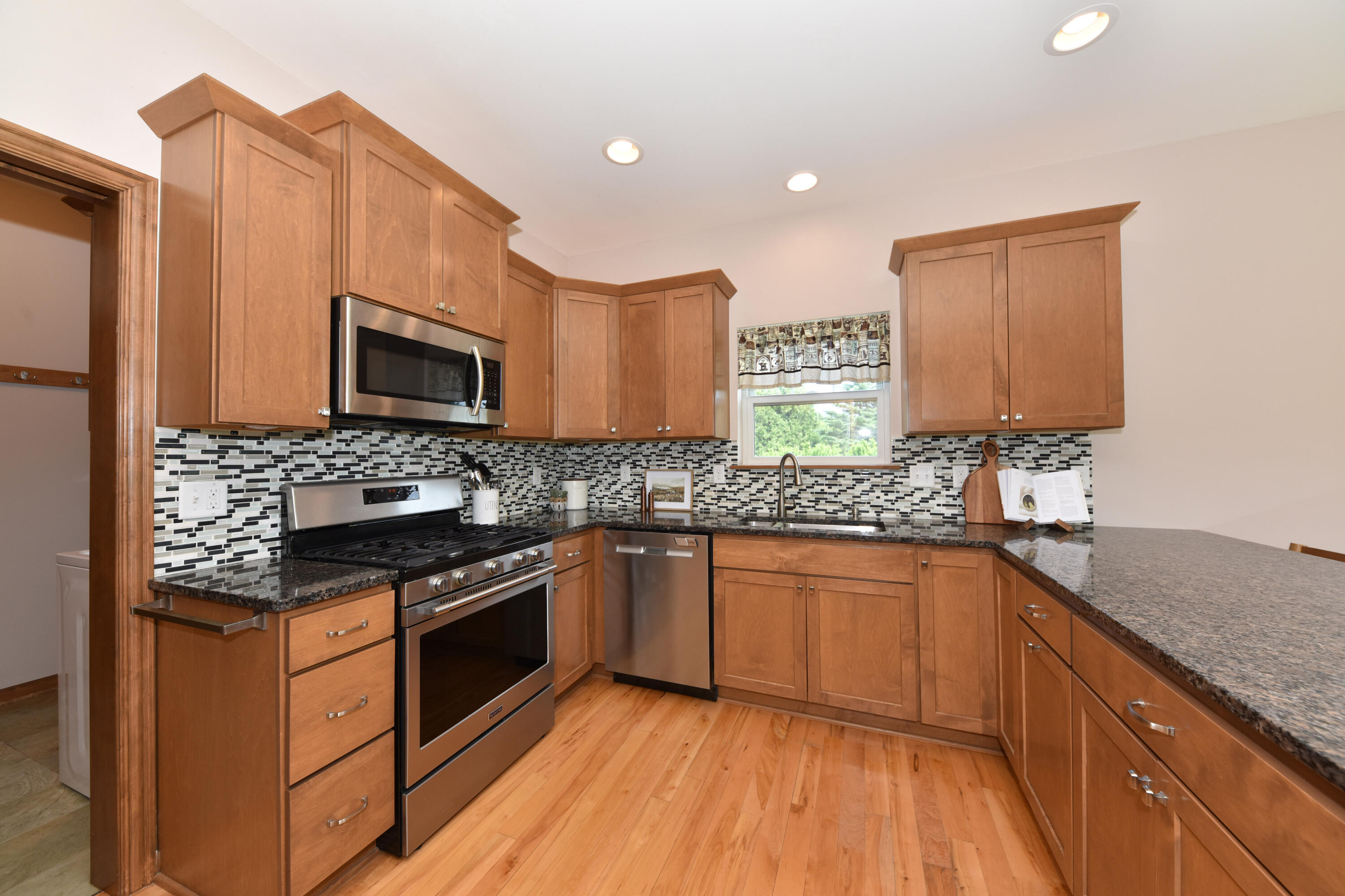 4915 Meadowview Ct