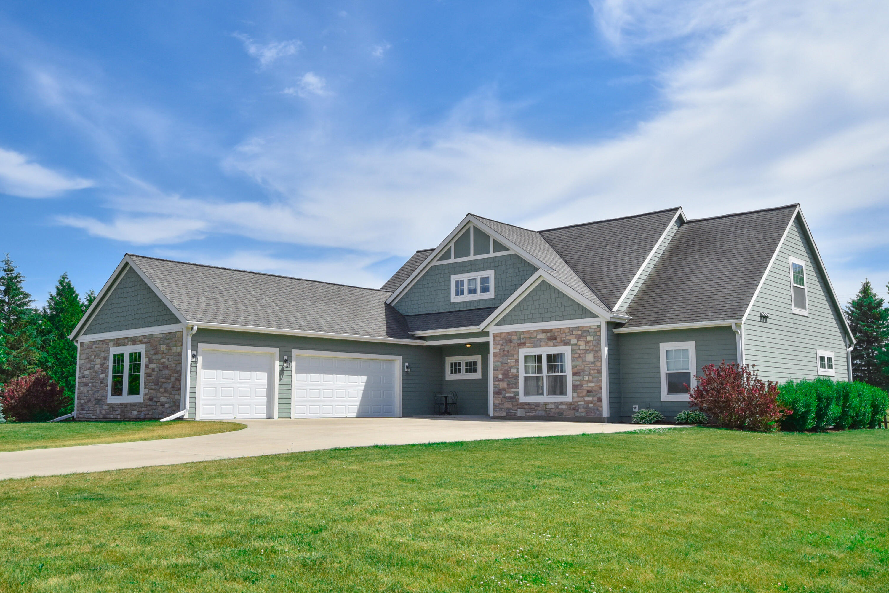 4915 Meadowview Ct