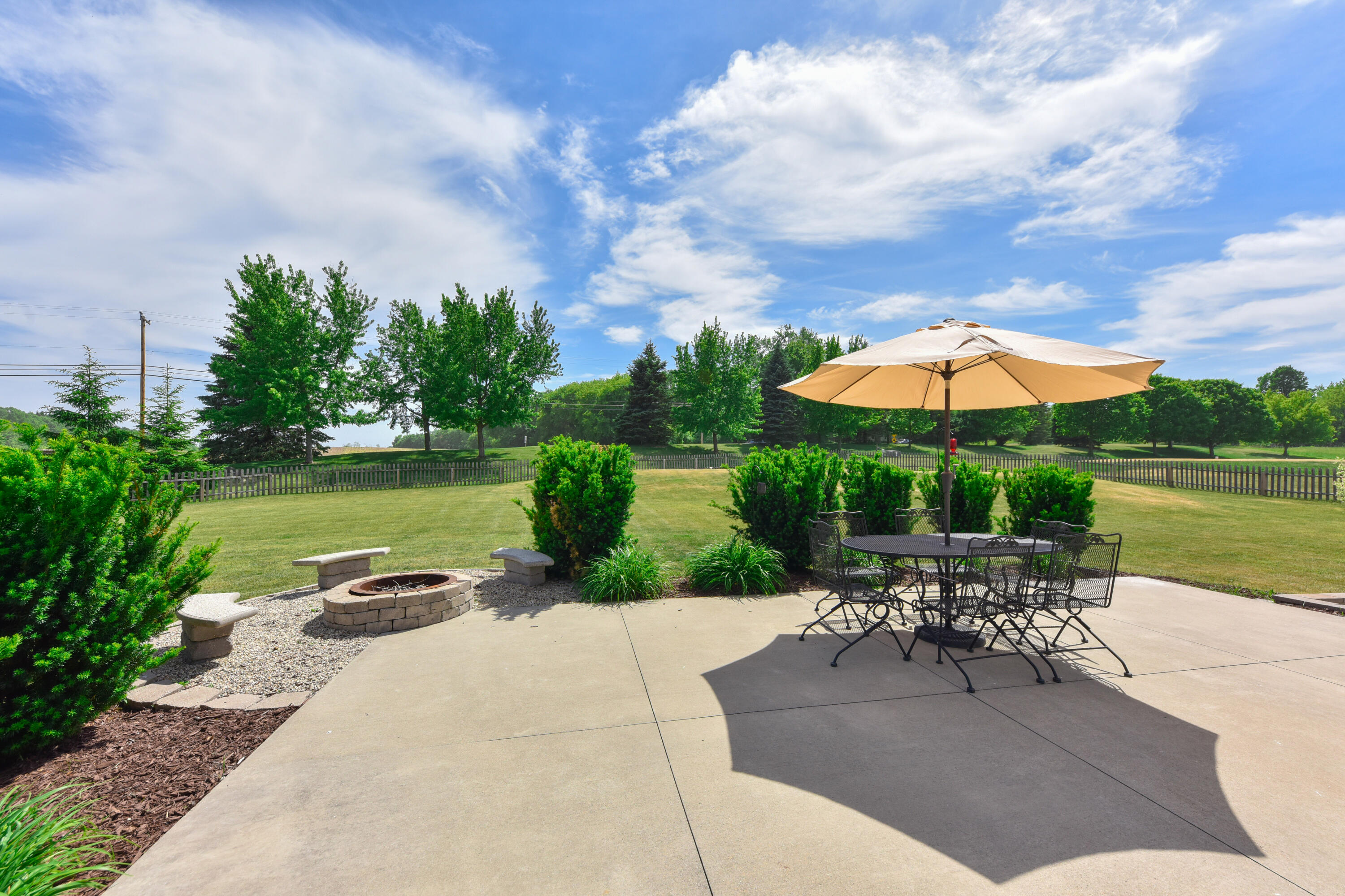4915 Meadowview Ct
