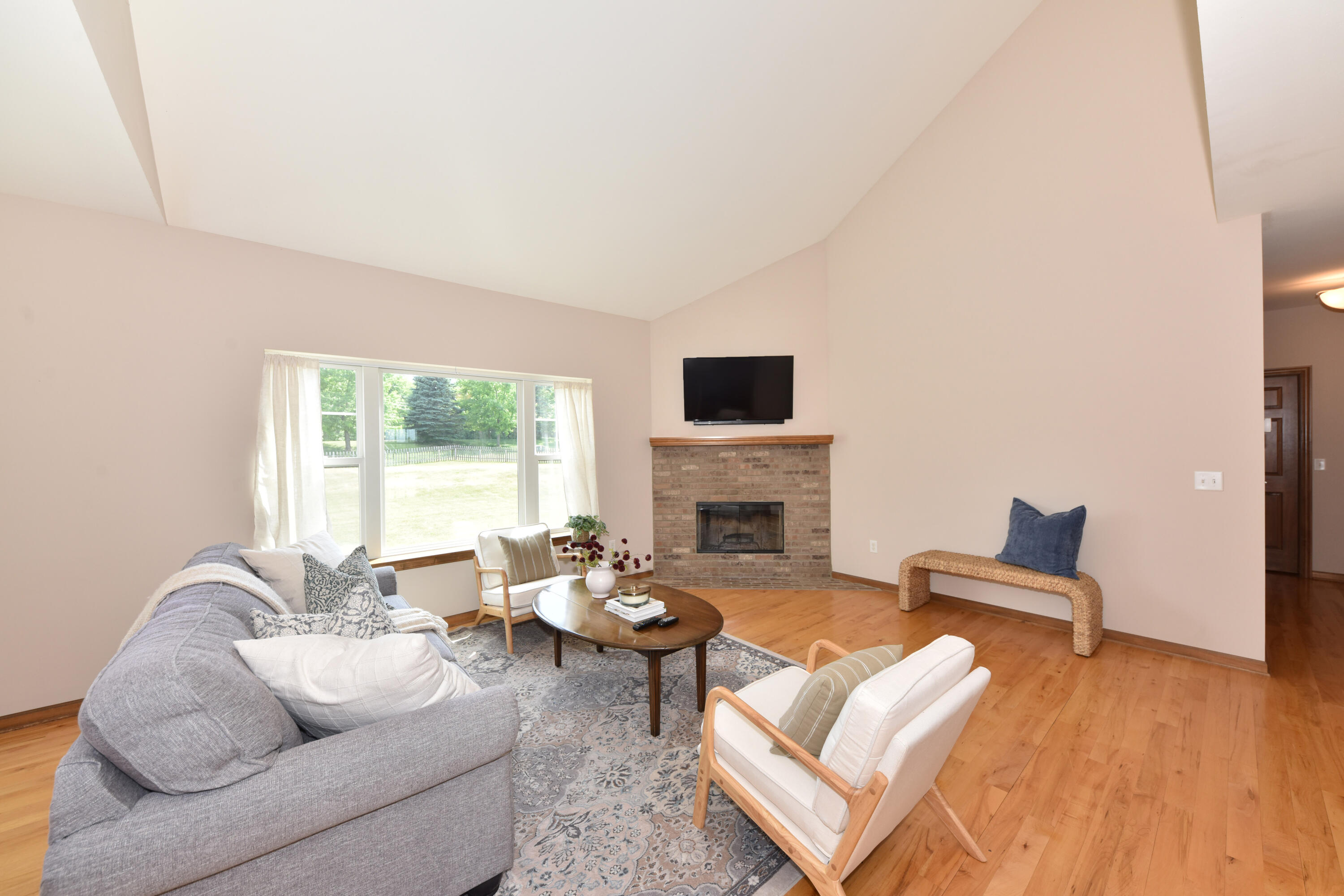 4915 Meadowview Ct