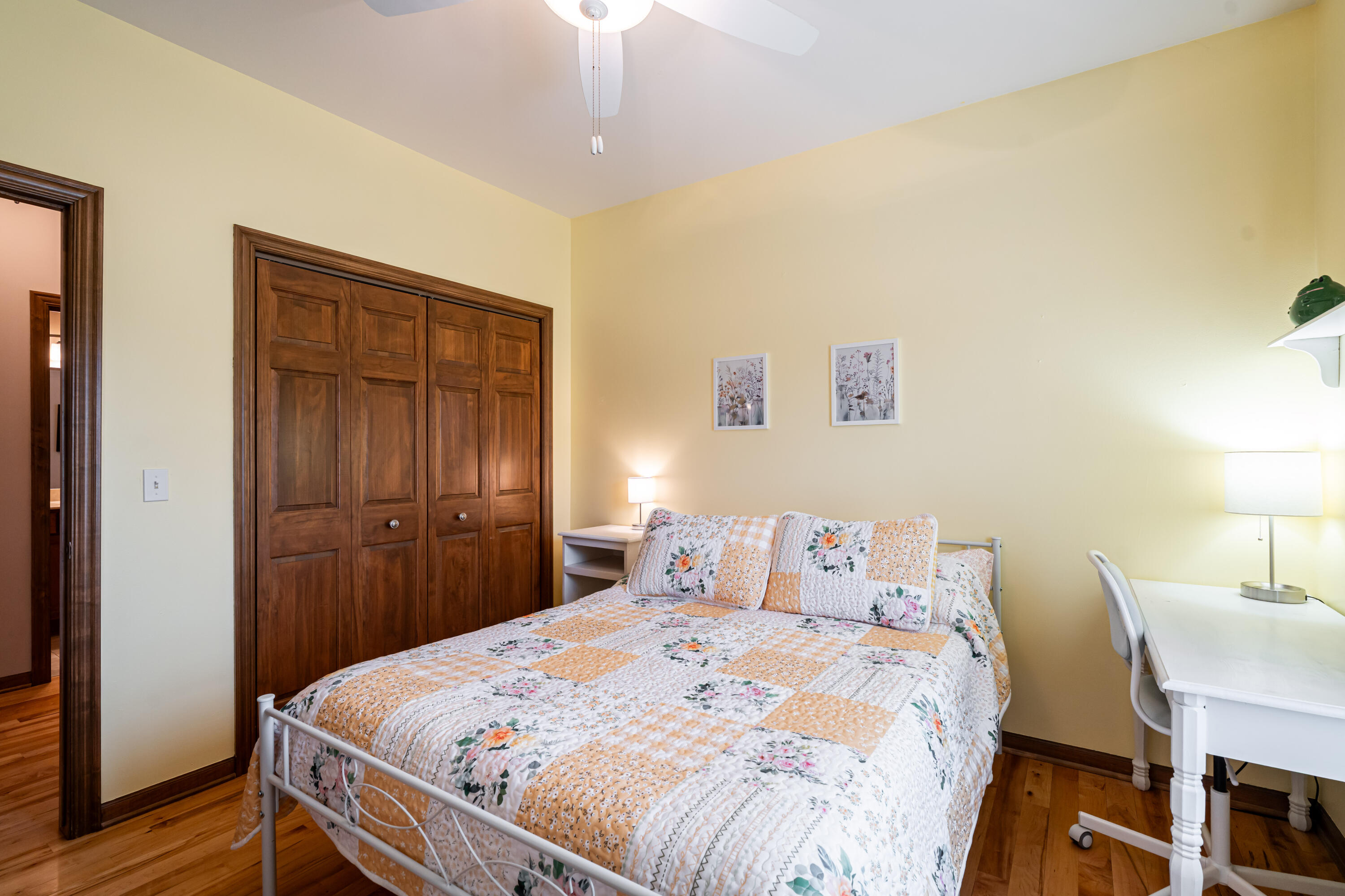 4915 Meadowview Ct