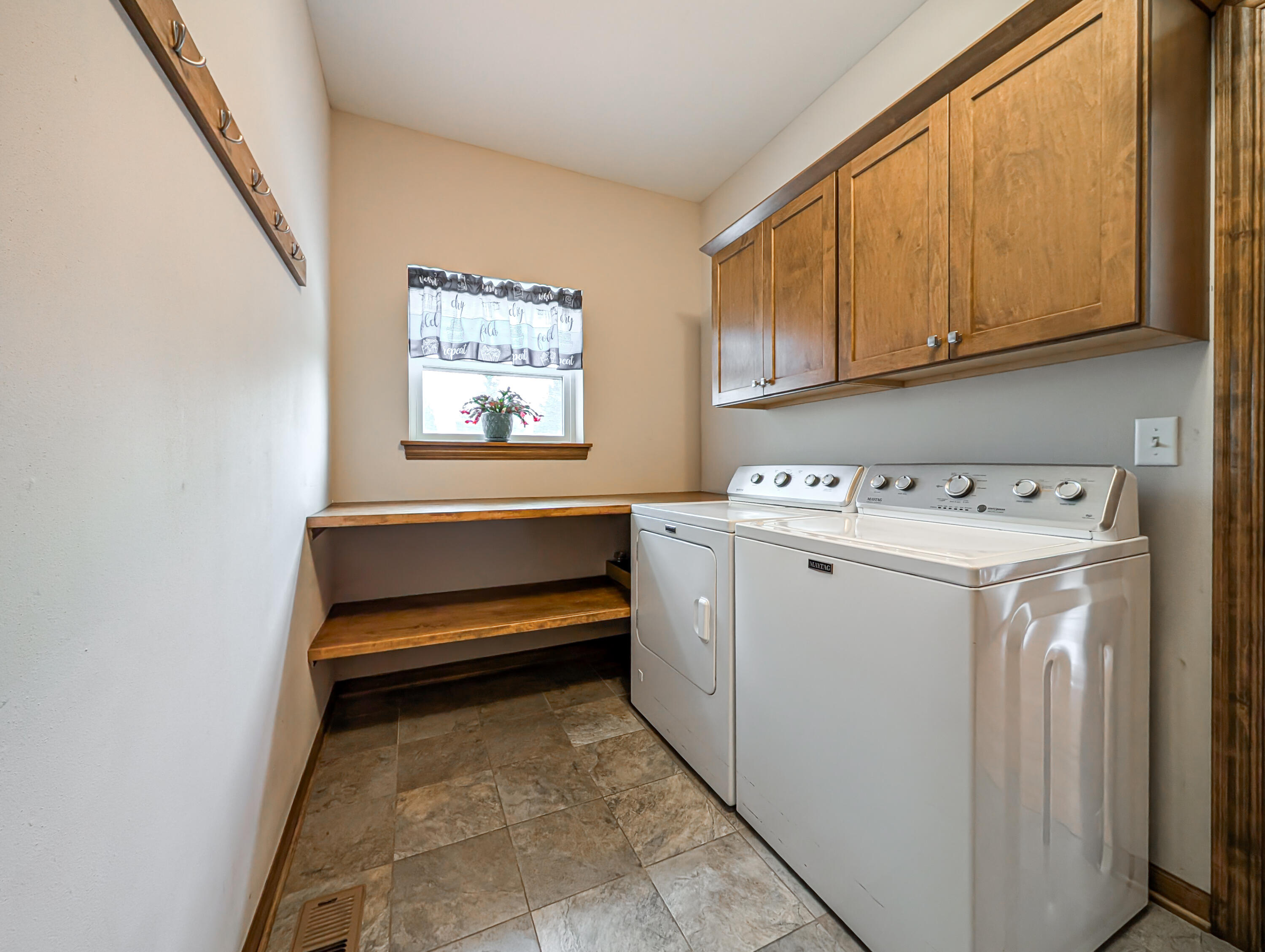 4915 Meadowview Ct