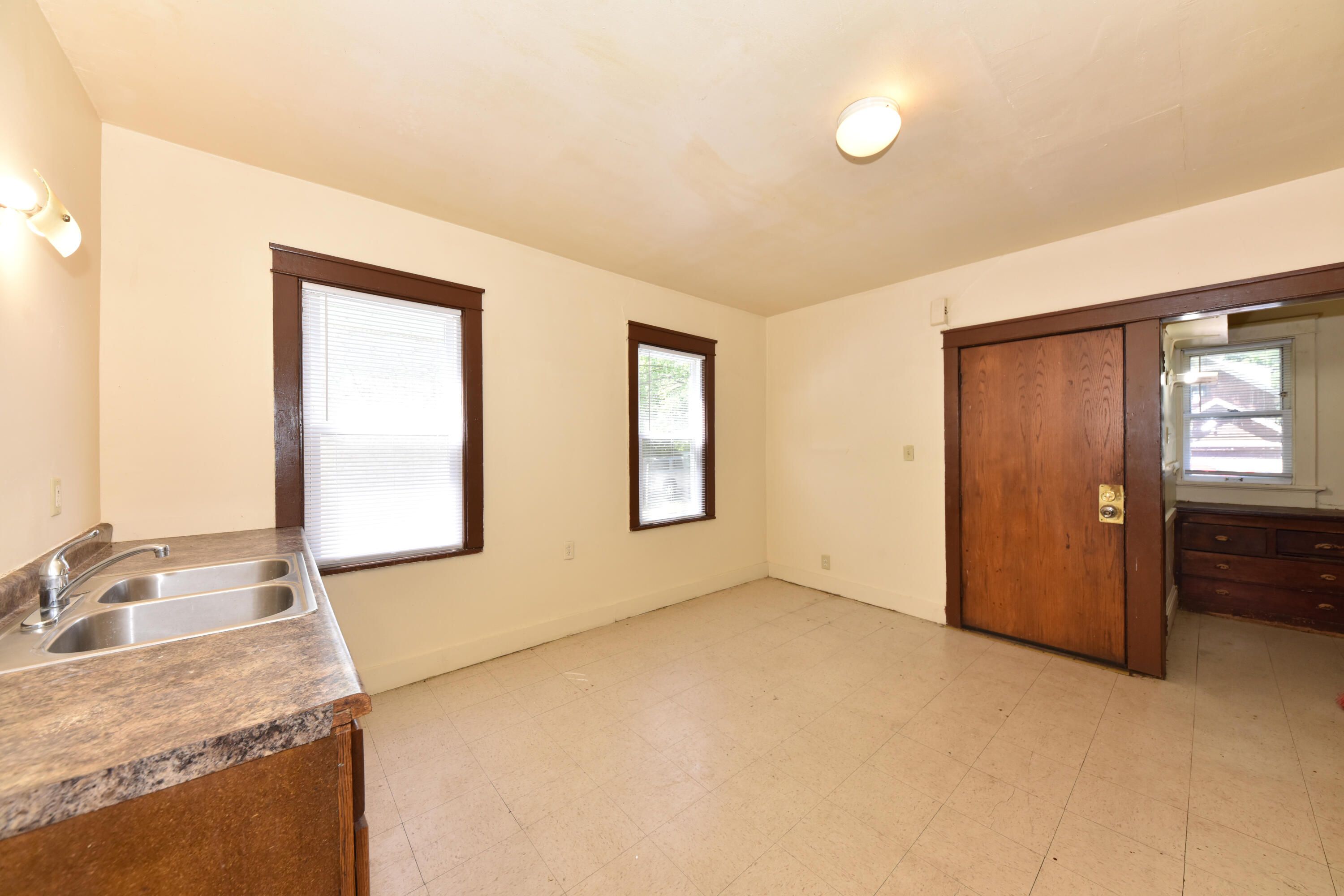 2431 N 45th St, 2433