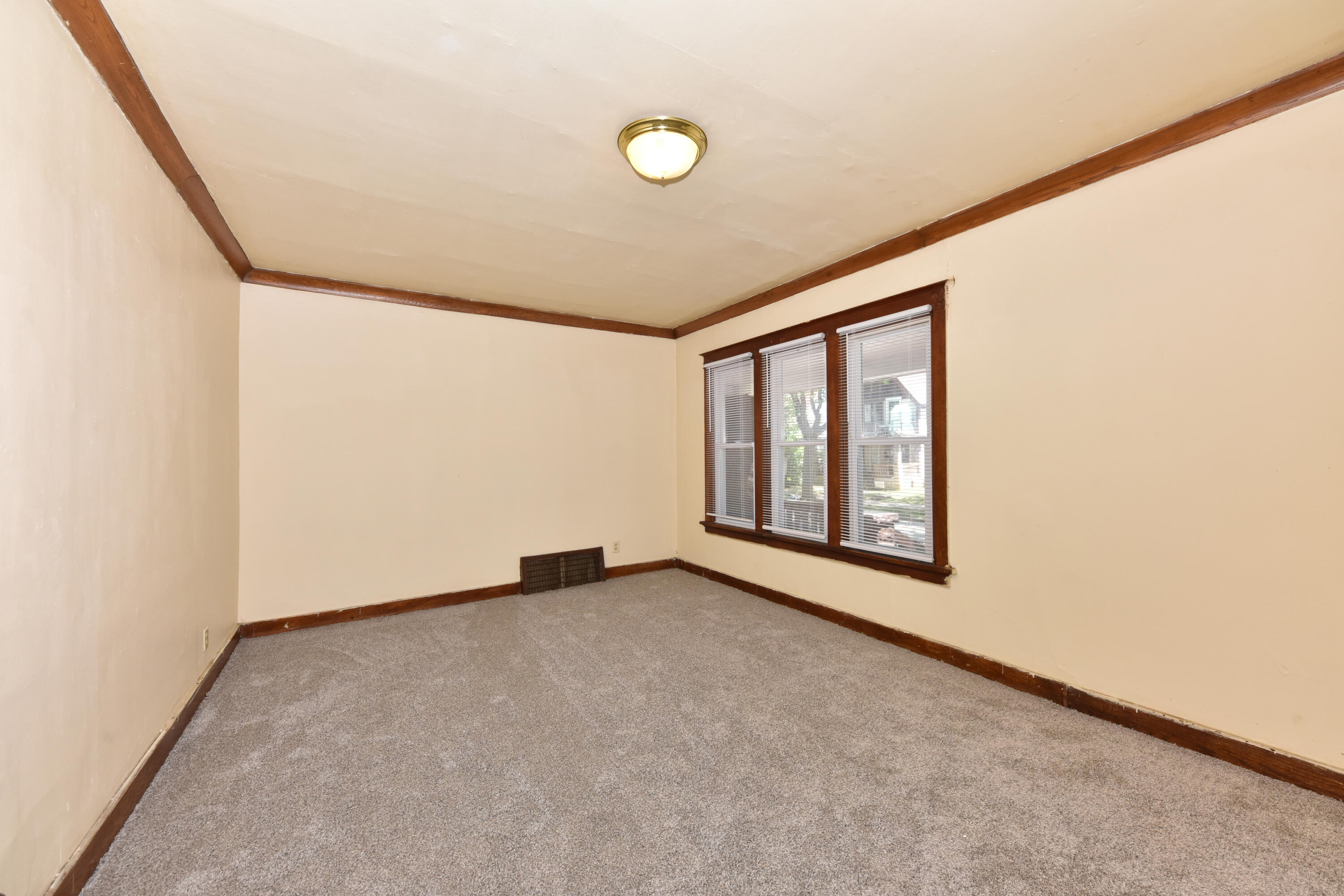 2431 N 45th St, 2433