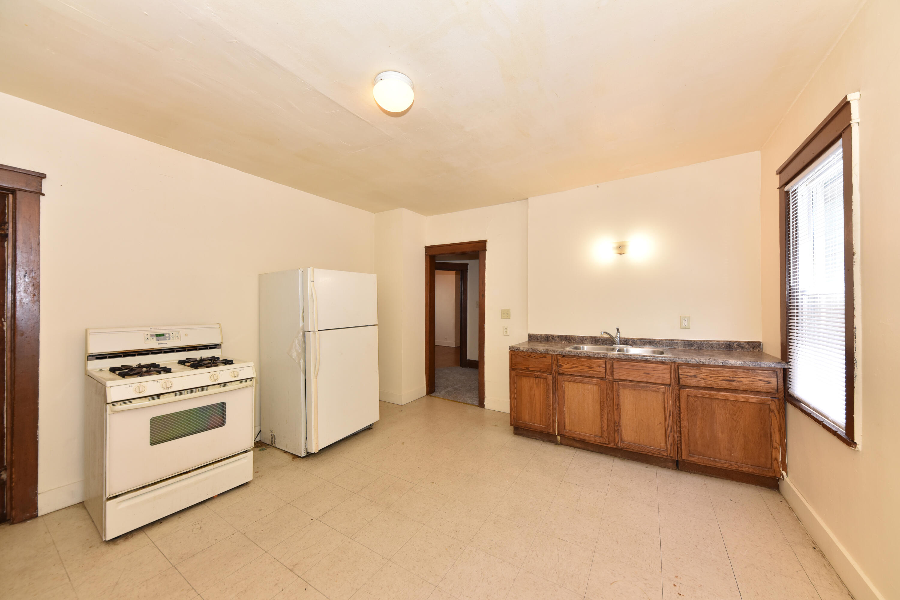 2431 N 45th St, 2433