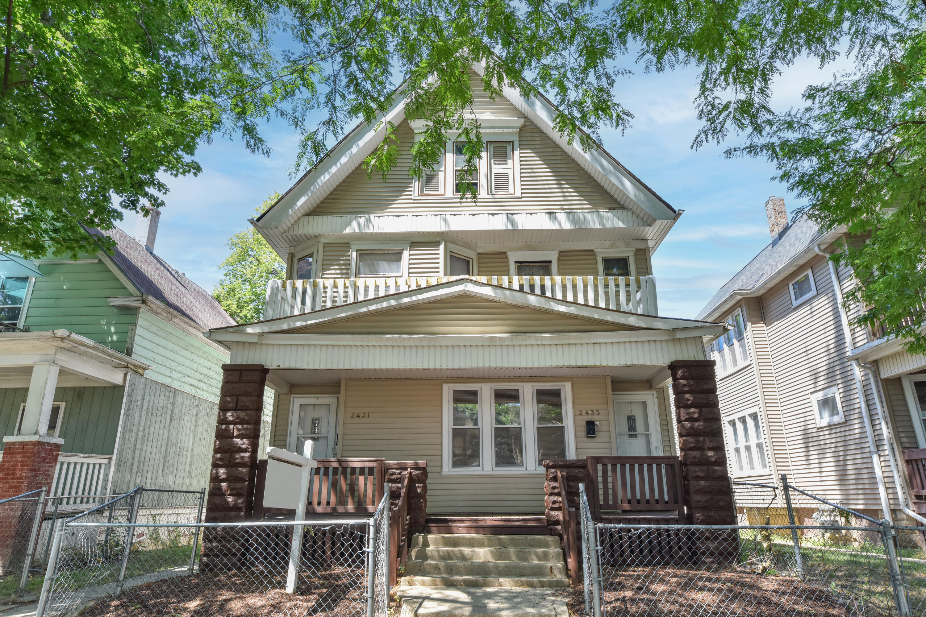 2431 N 45th St, 2433