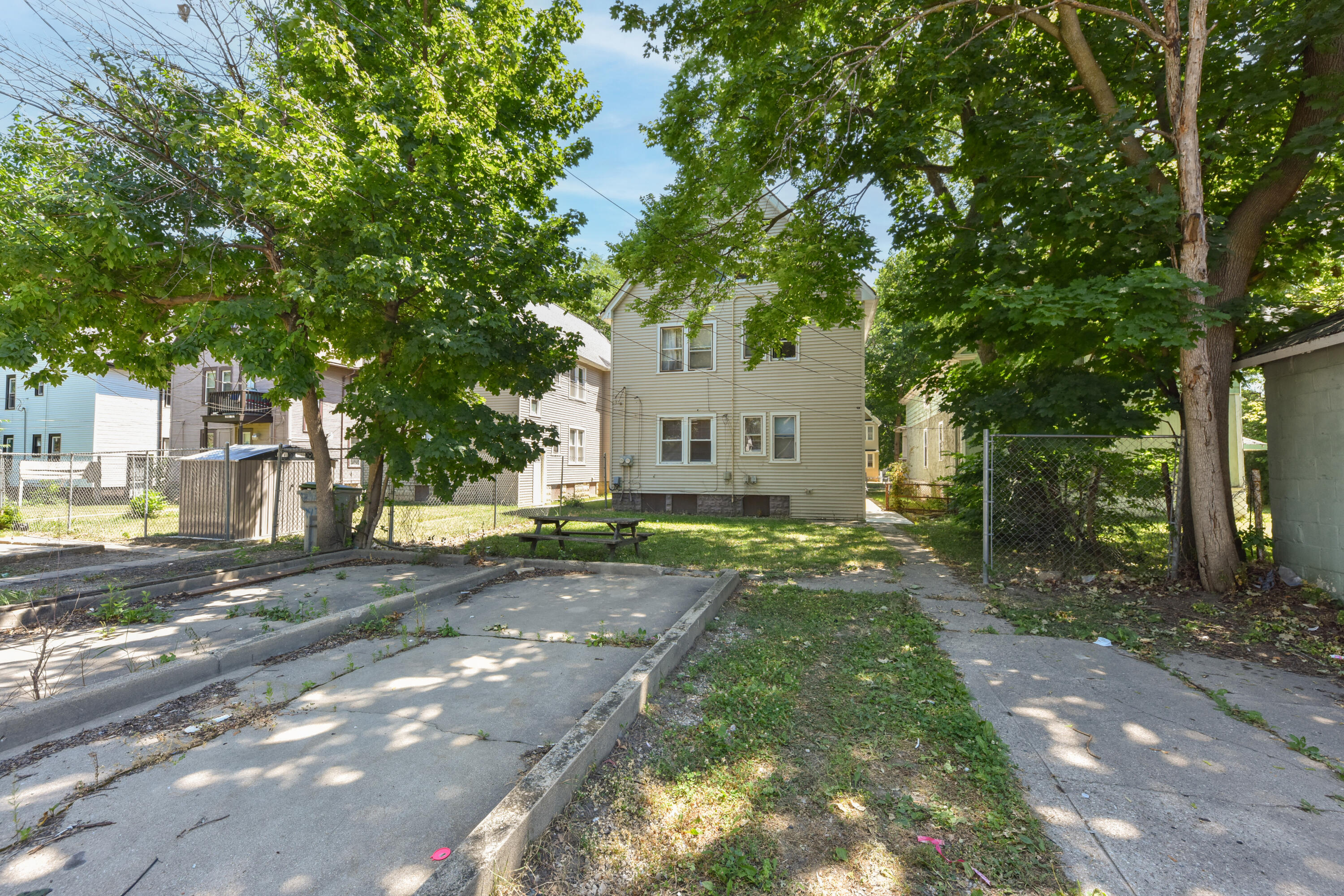 2431 N 45th St, 2433