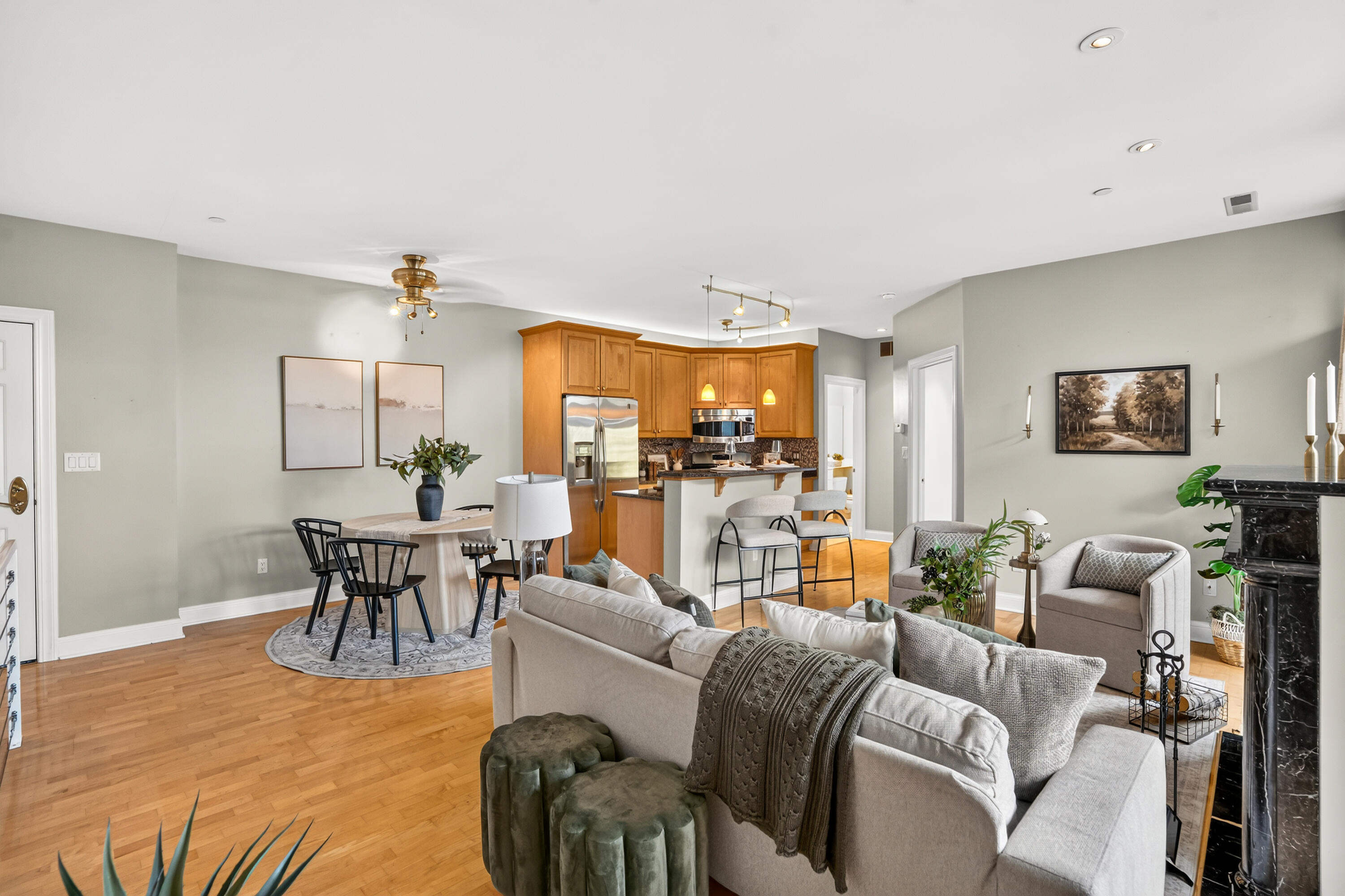 1515 N Van Buren St, 414