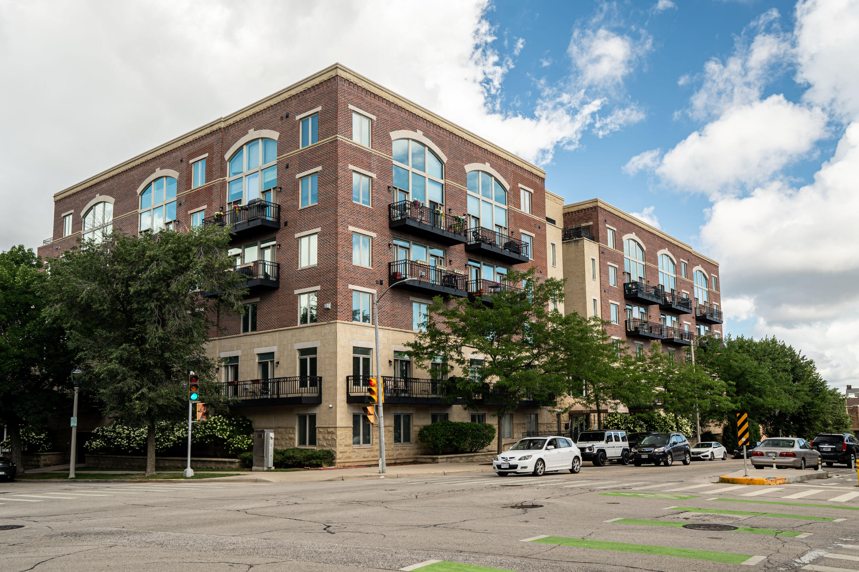 1515 N Van Buren St, 414