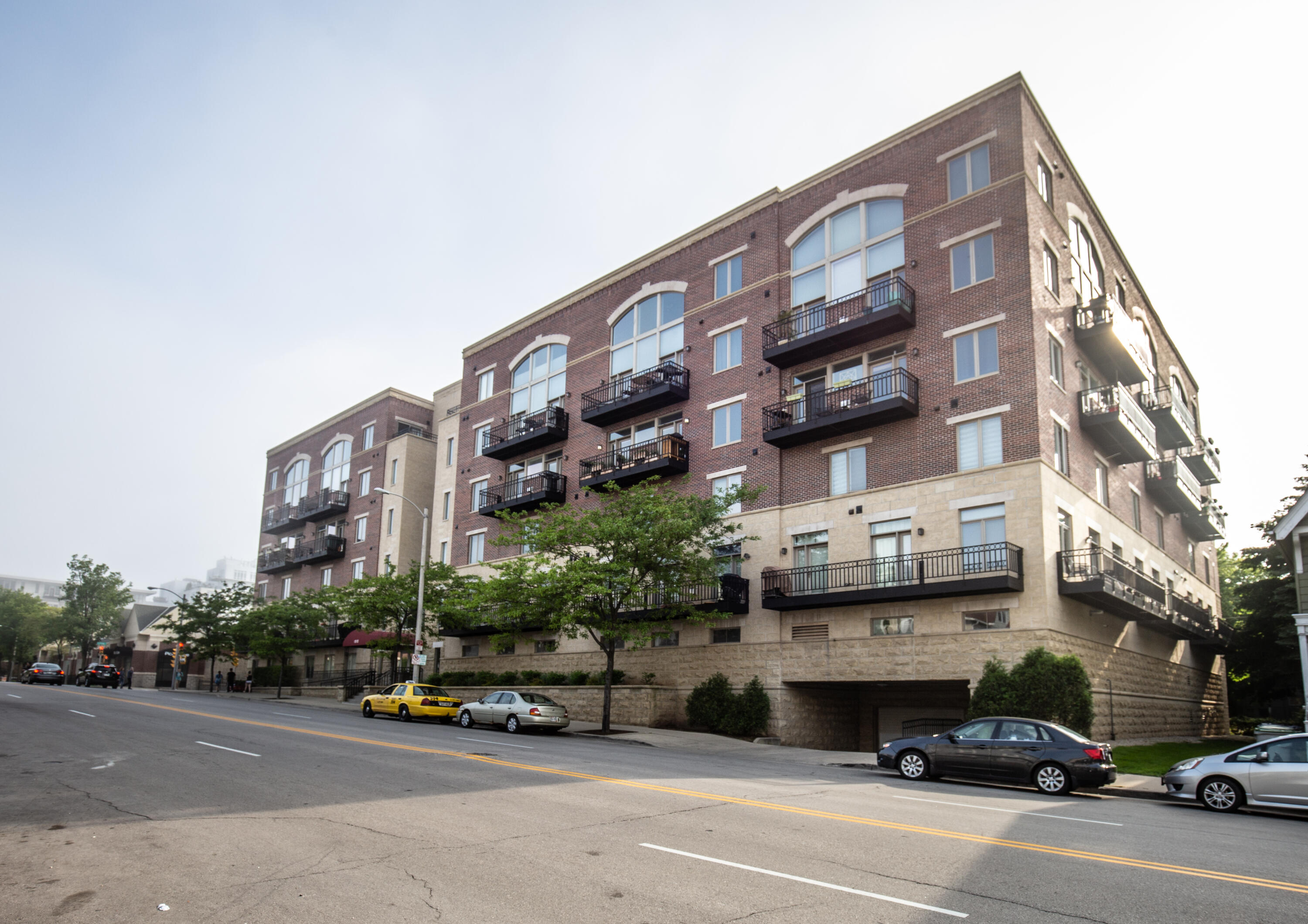 1515 N Van Buren St, 414