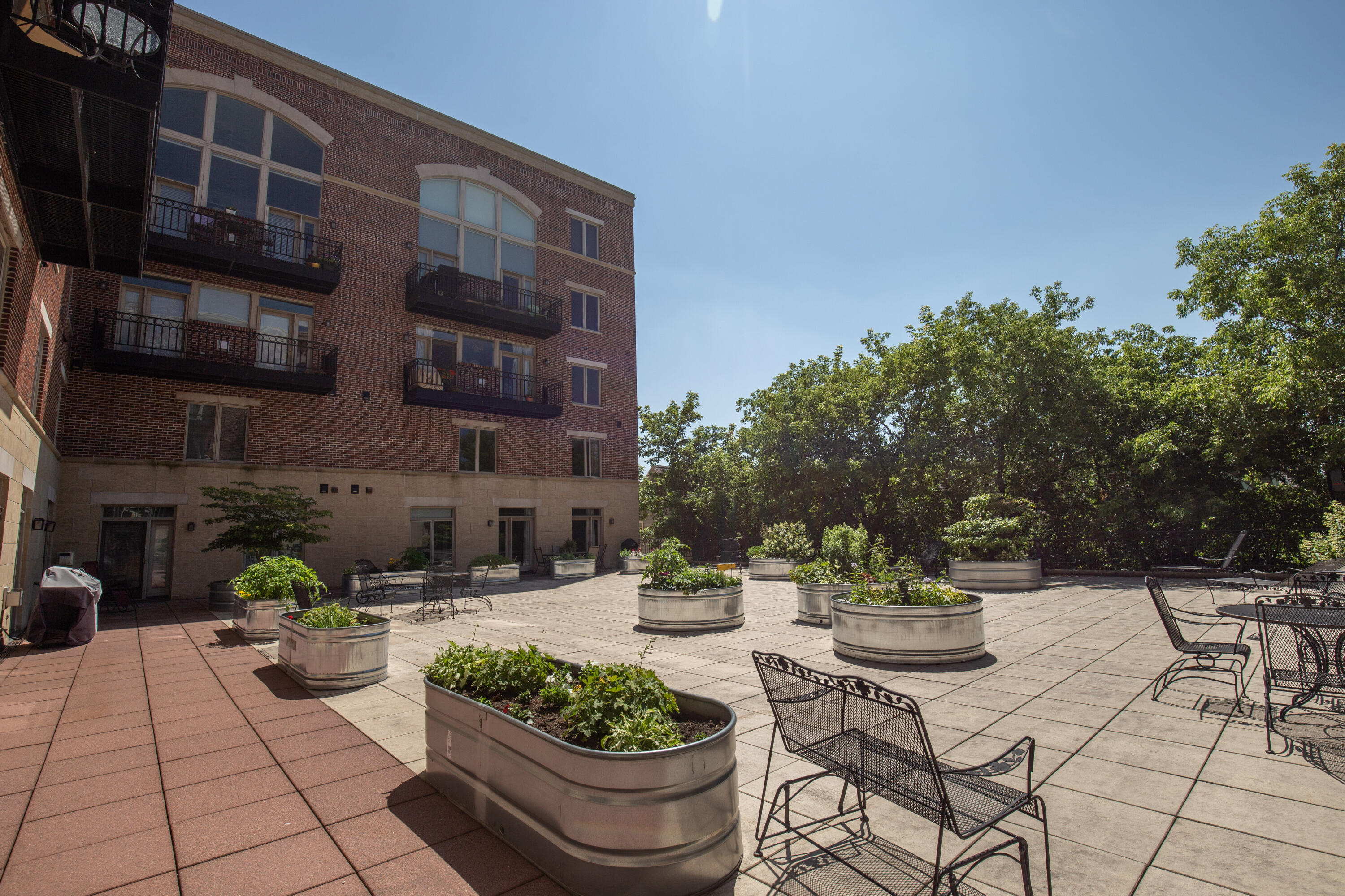 1515 N Van Buren St, 414