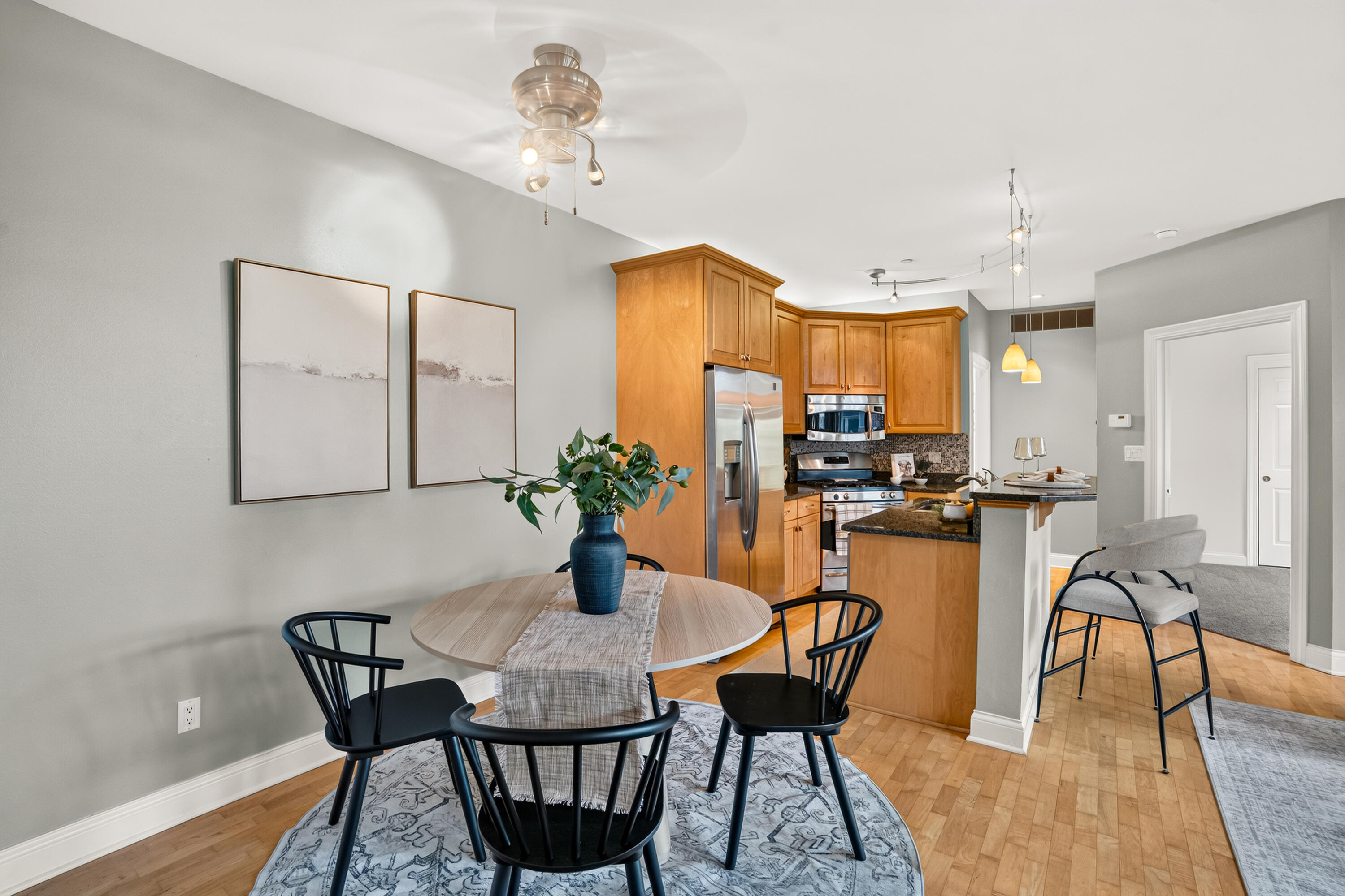 1515 N Van Buren St, 414