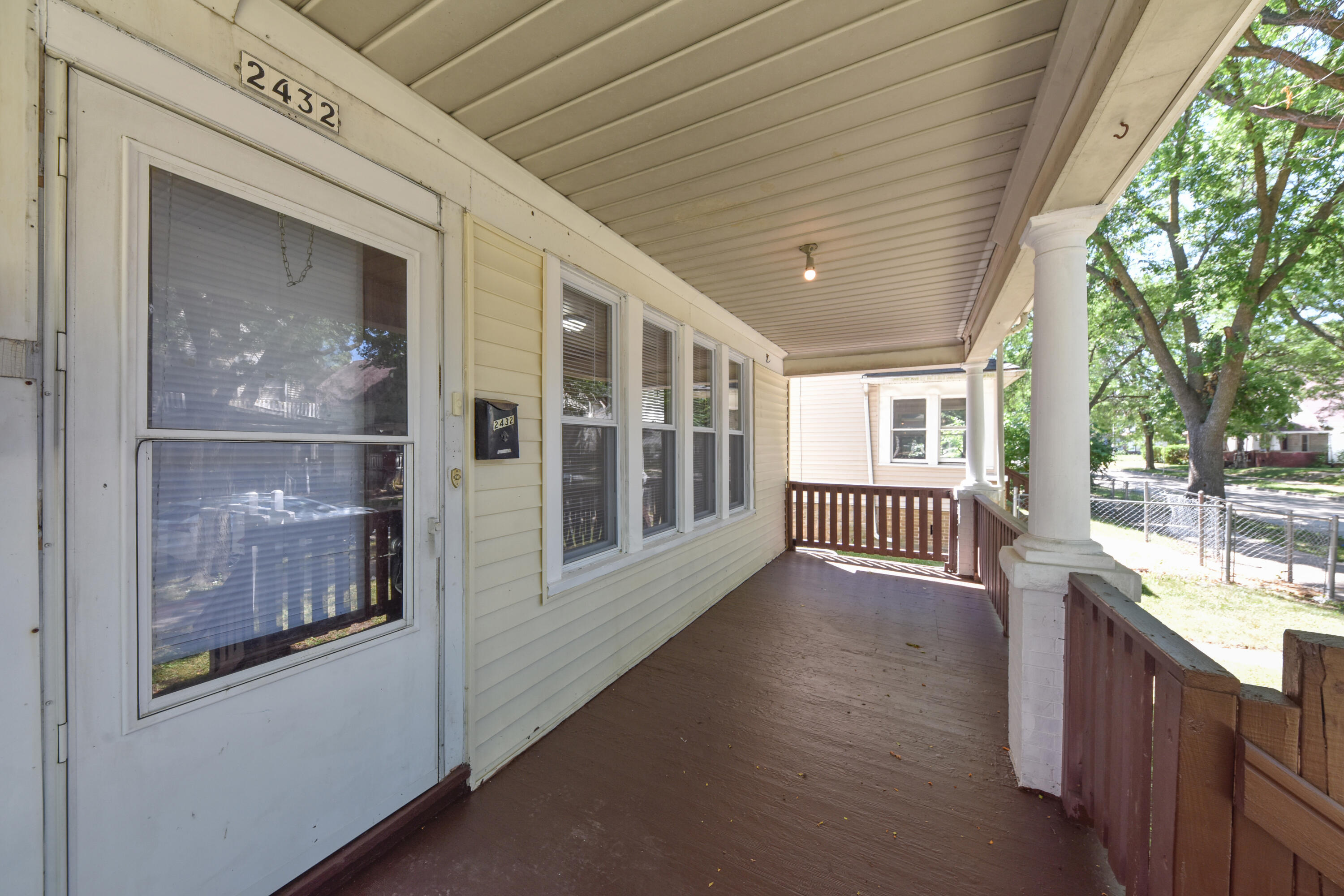 2432 N 45th St, 2434
