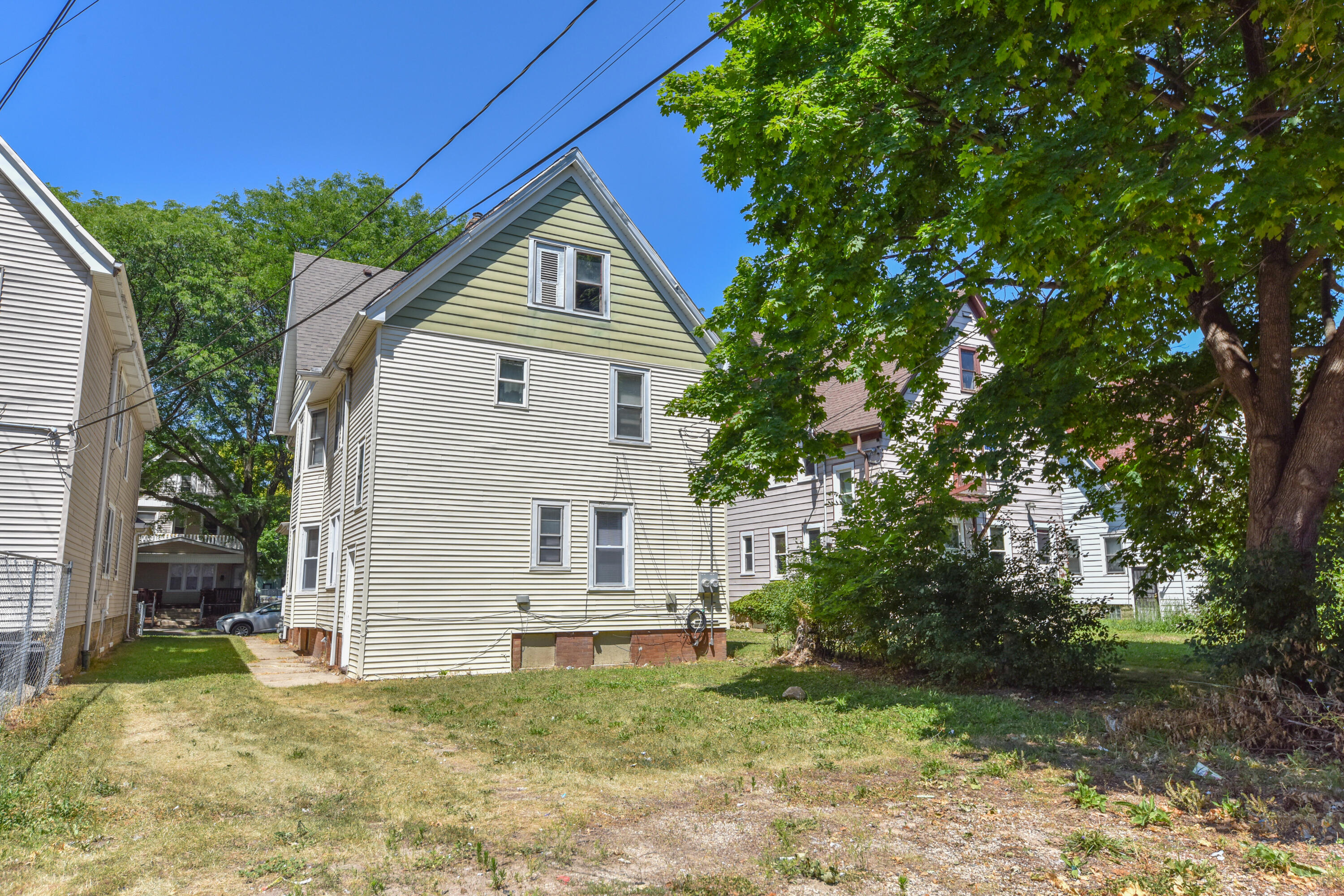 2432 N 45th St, 2434