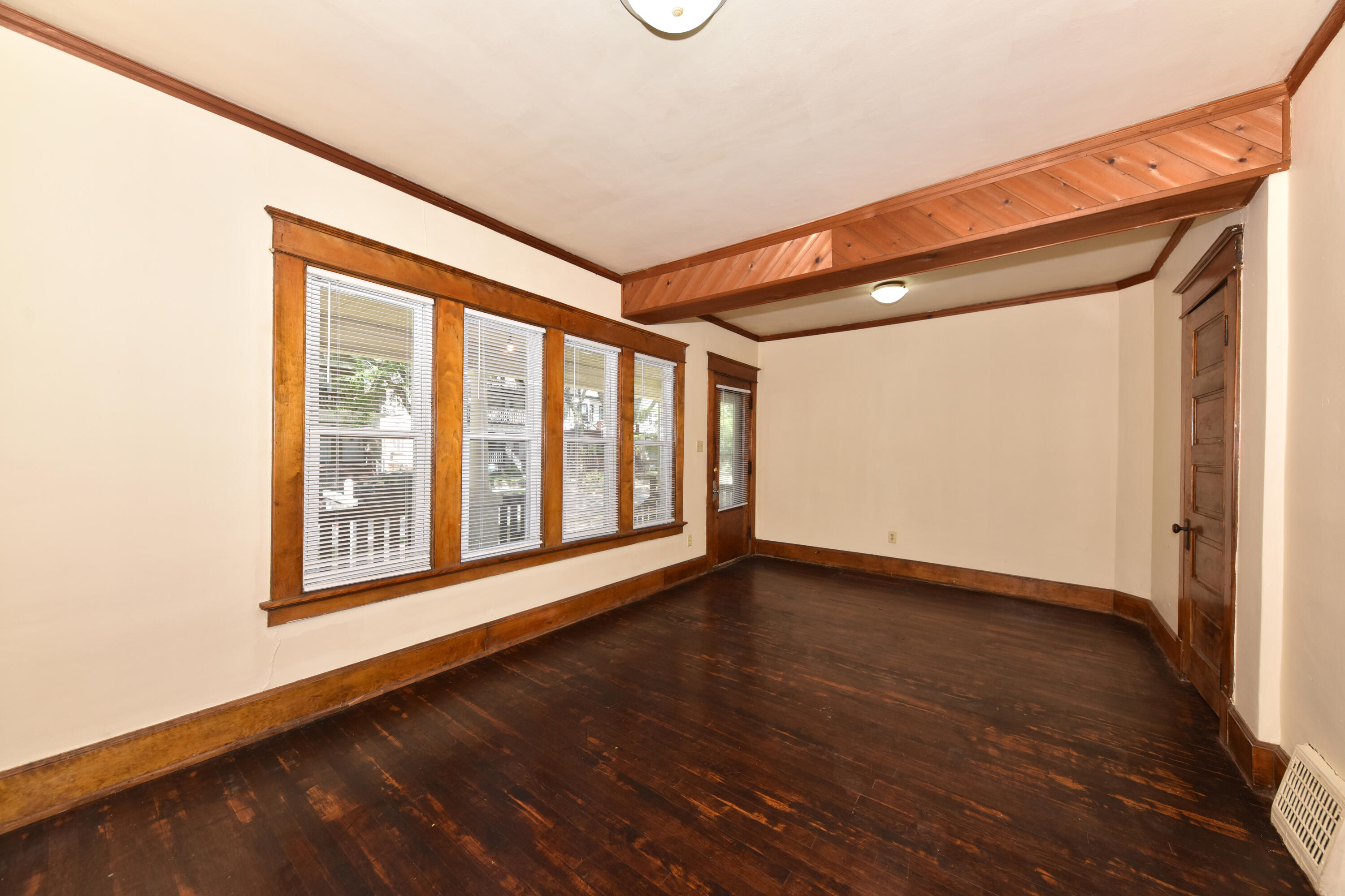 2432 N 45th St, 2434