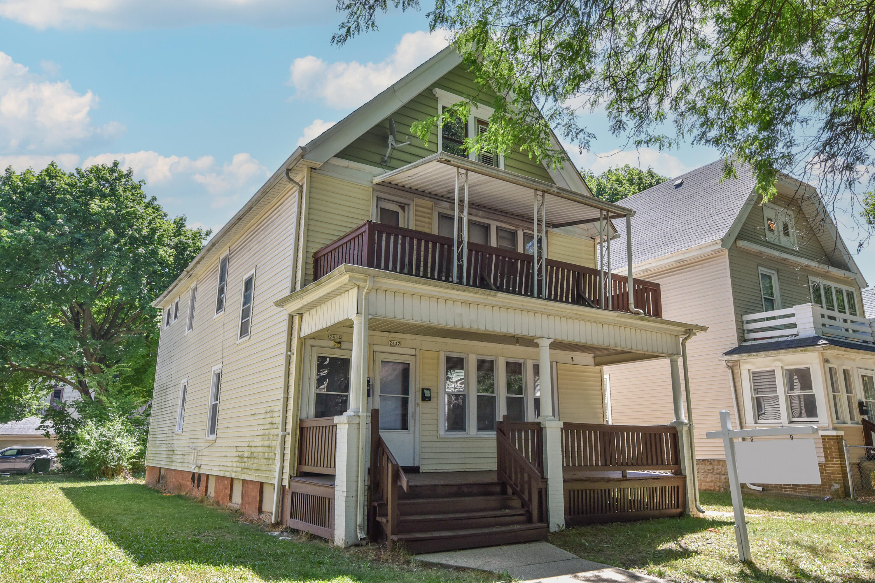 2432 N 45th St, 2434