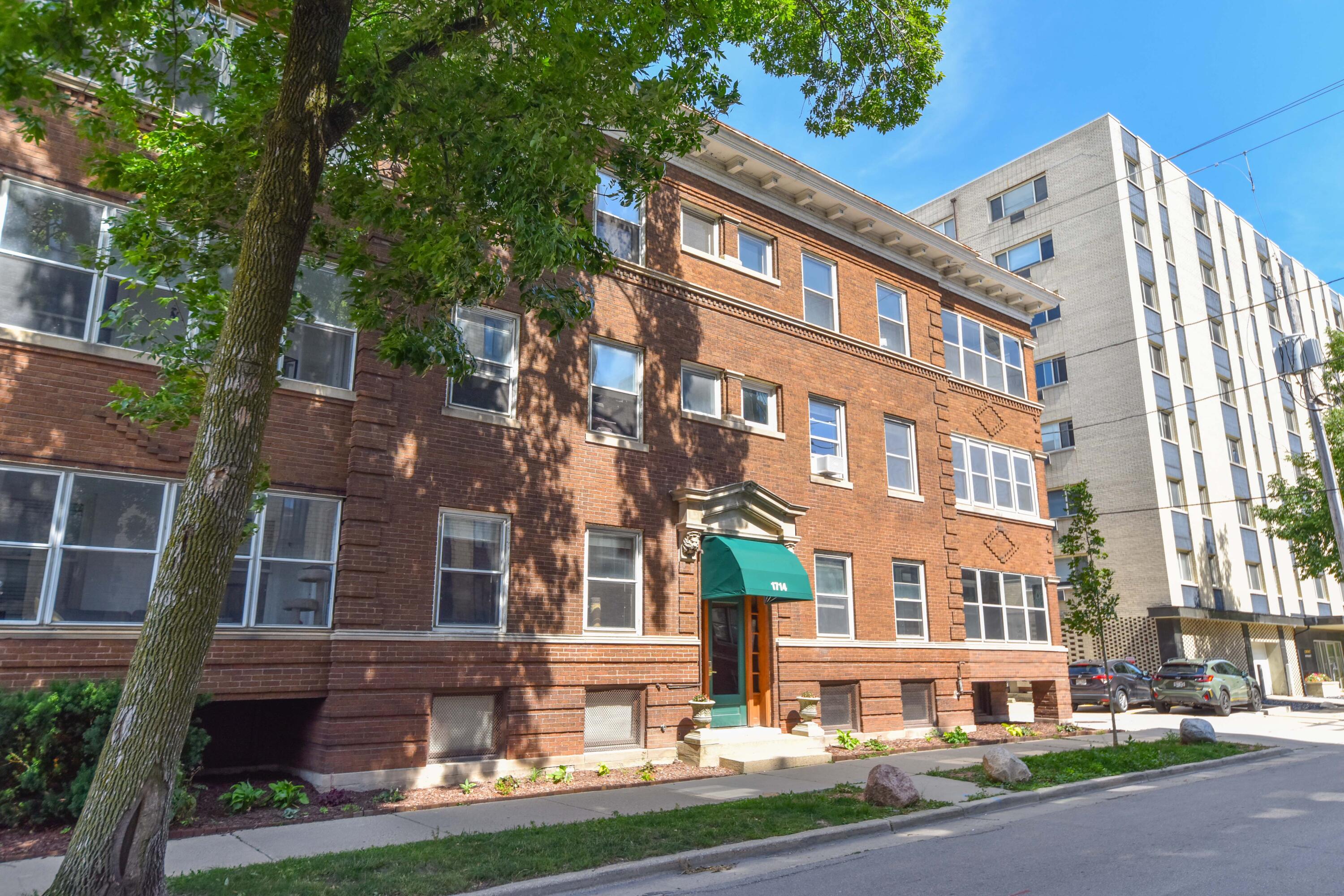 1714 E Kane Pl, L