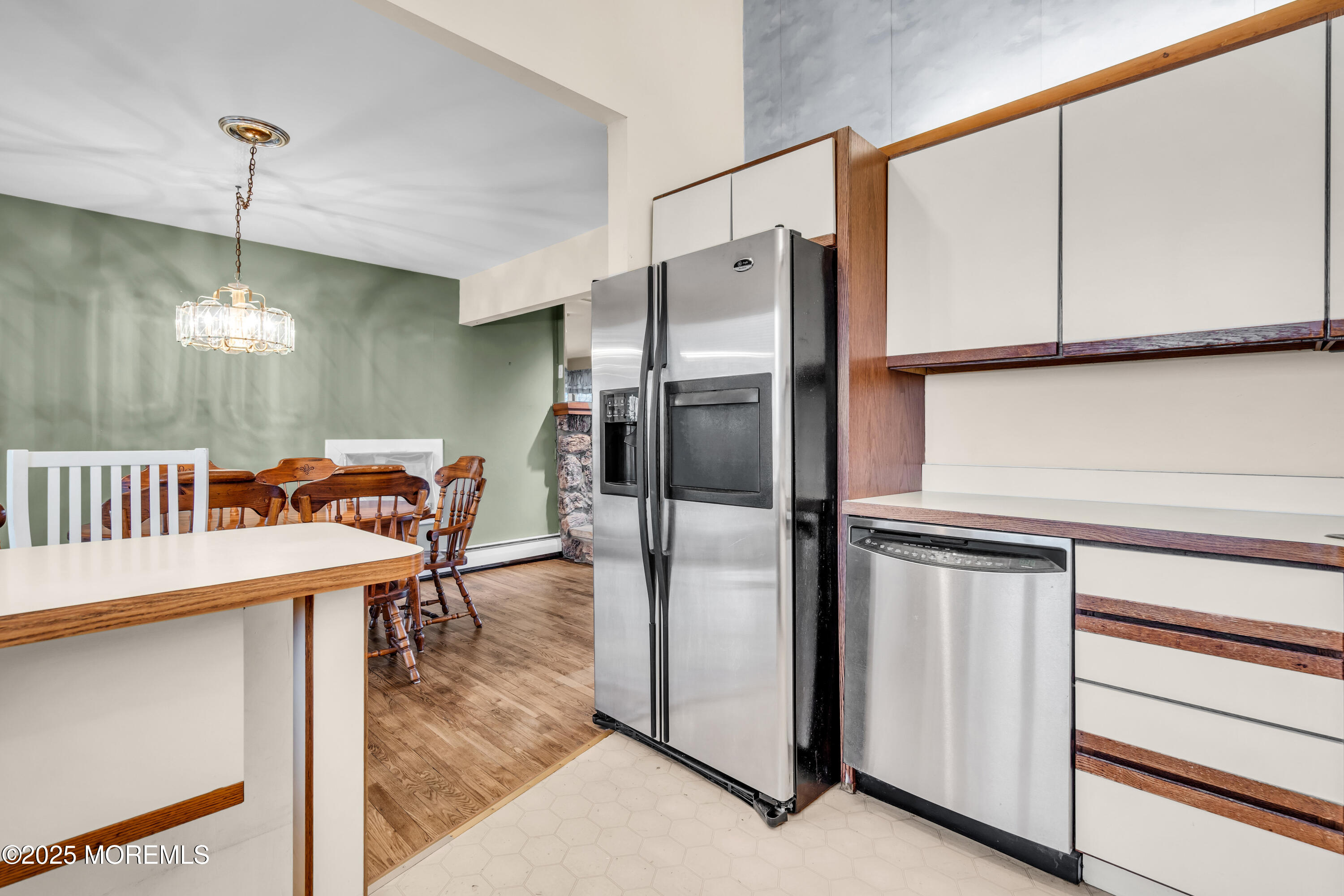 220 Montclair Road S