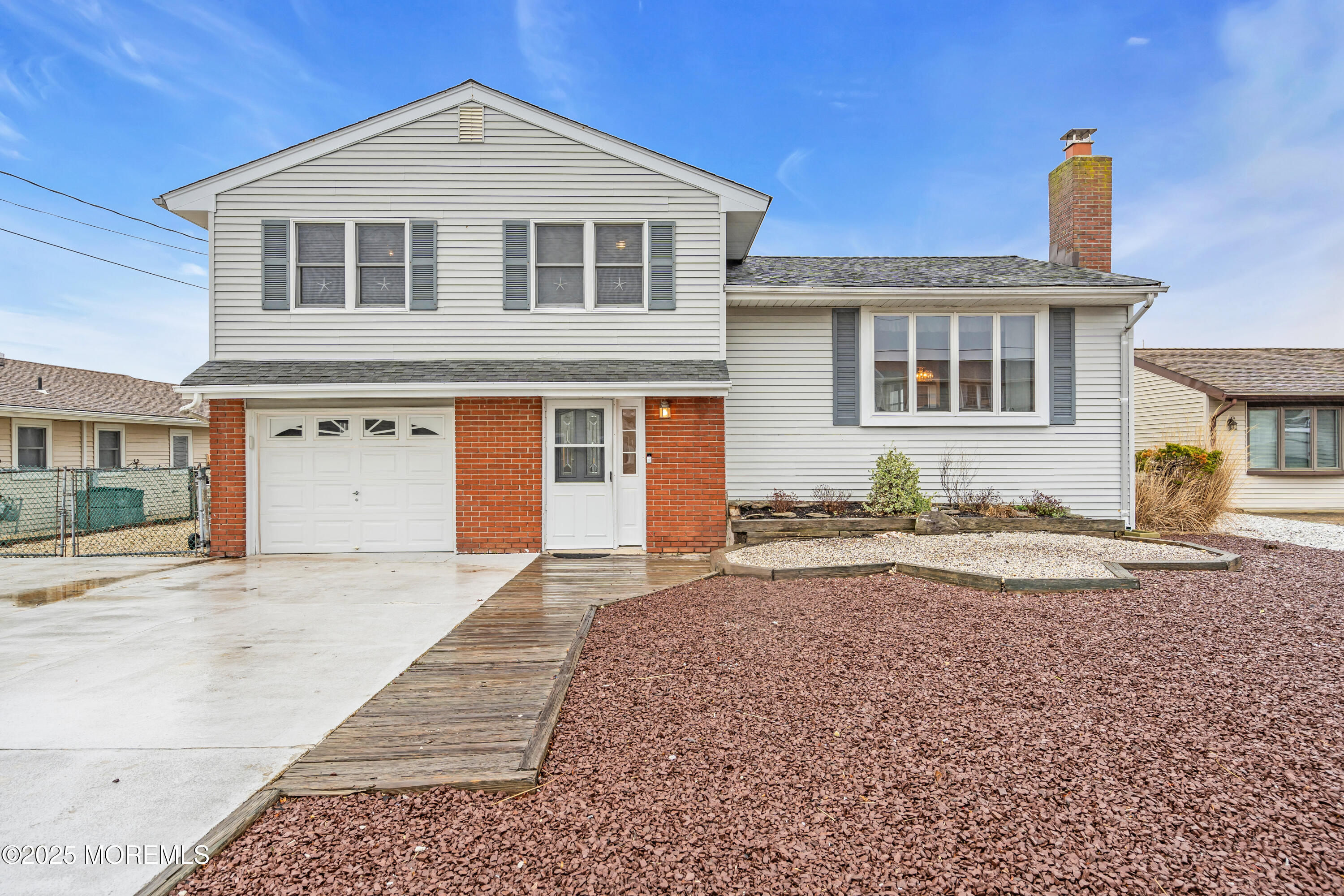 220 Montclair Road S