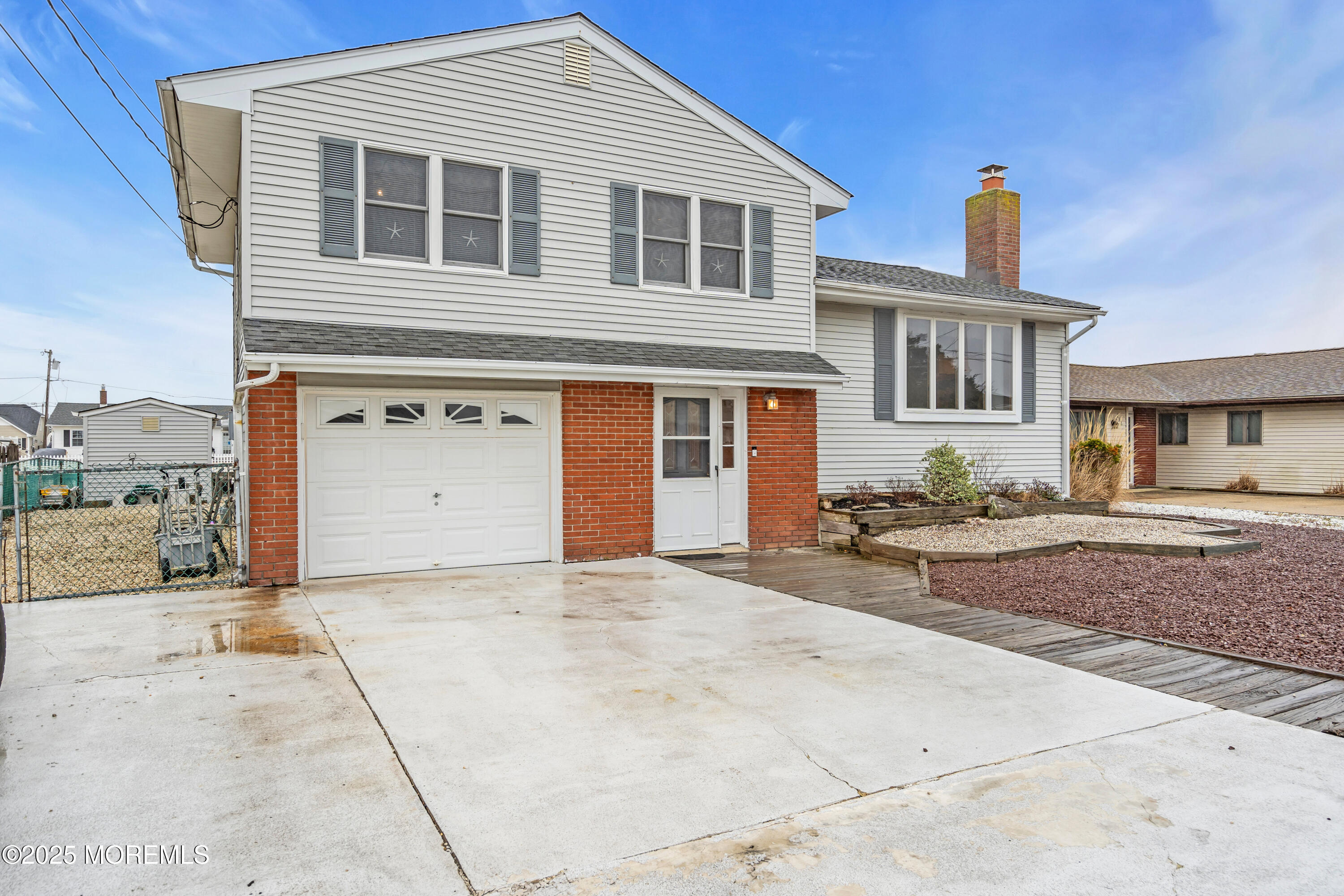 220 Montclair Road S