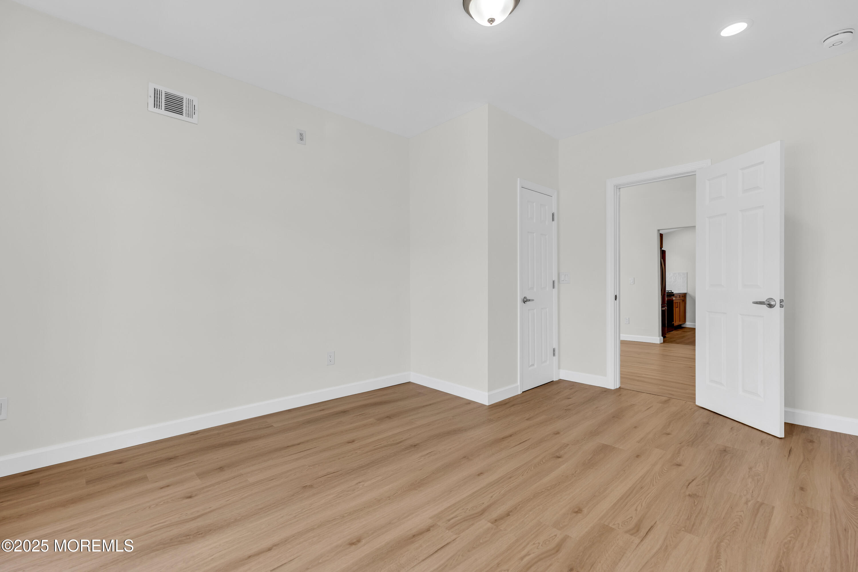 325 Hawthorne Avenue