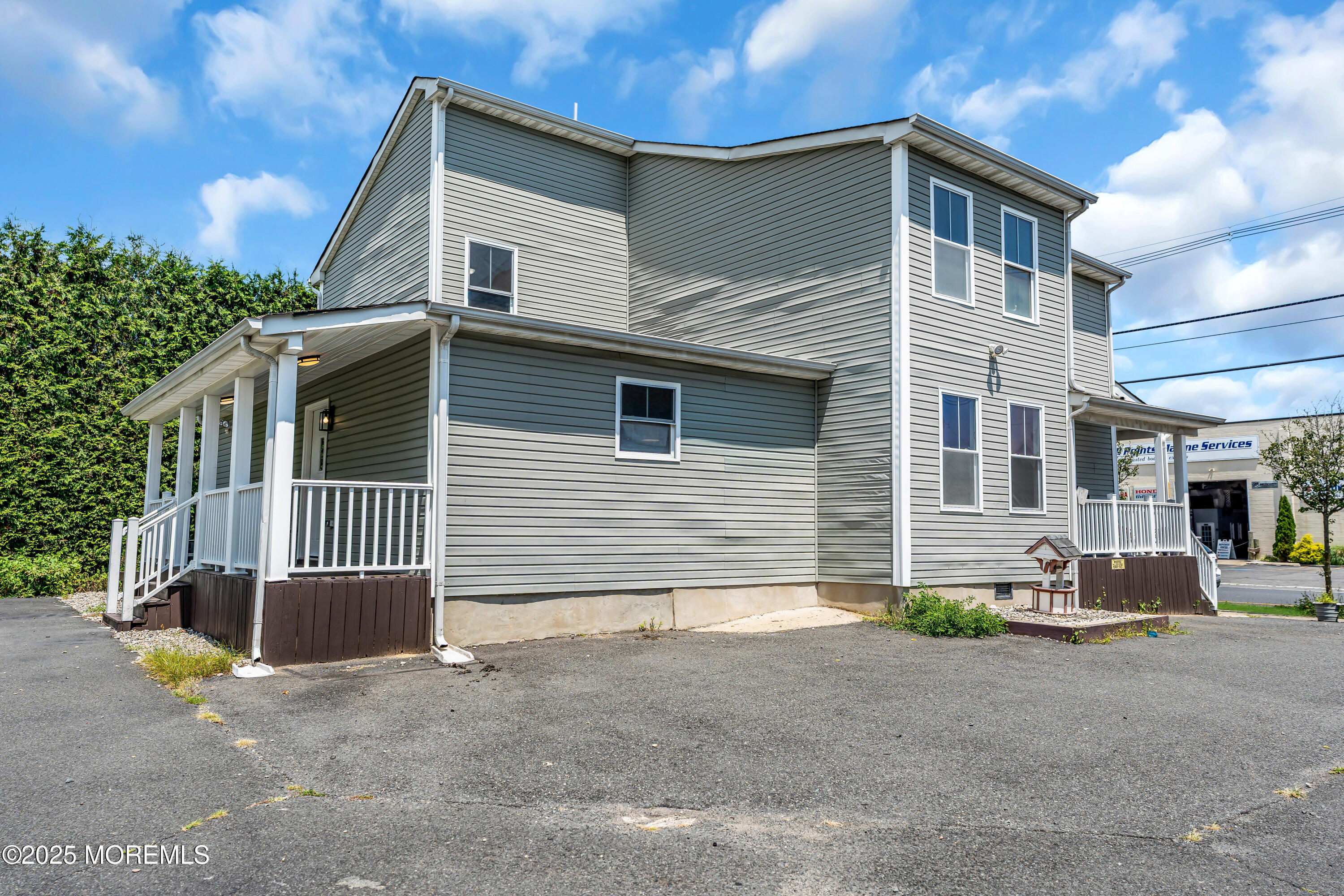 325 Hawthorne Avenue