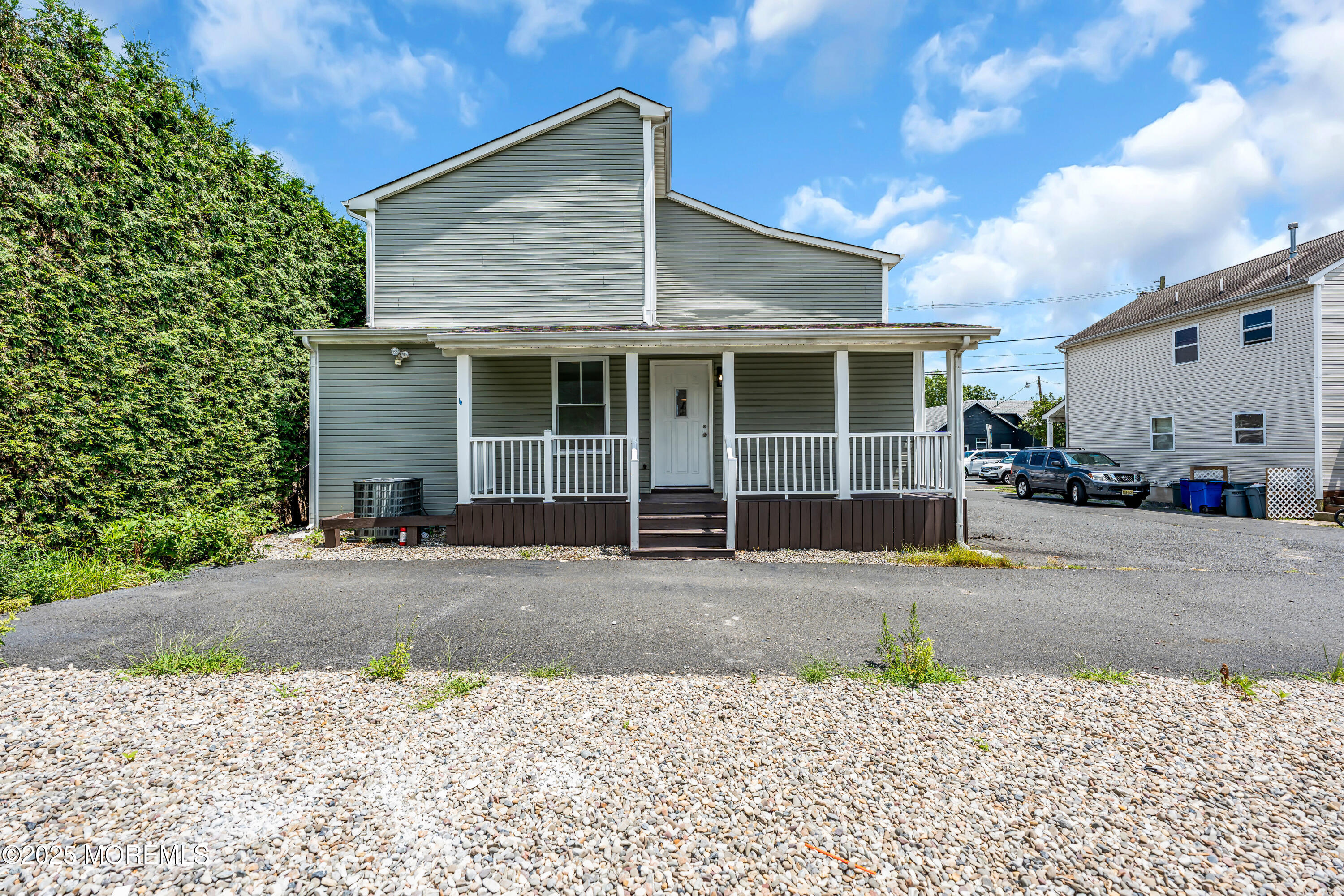 325 Hawthorne Avenue