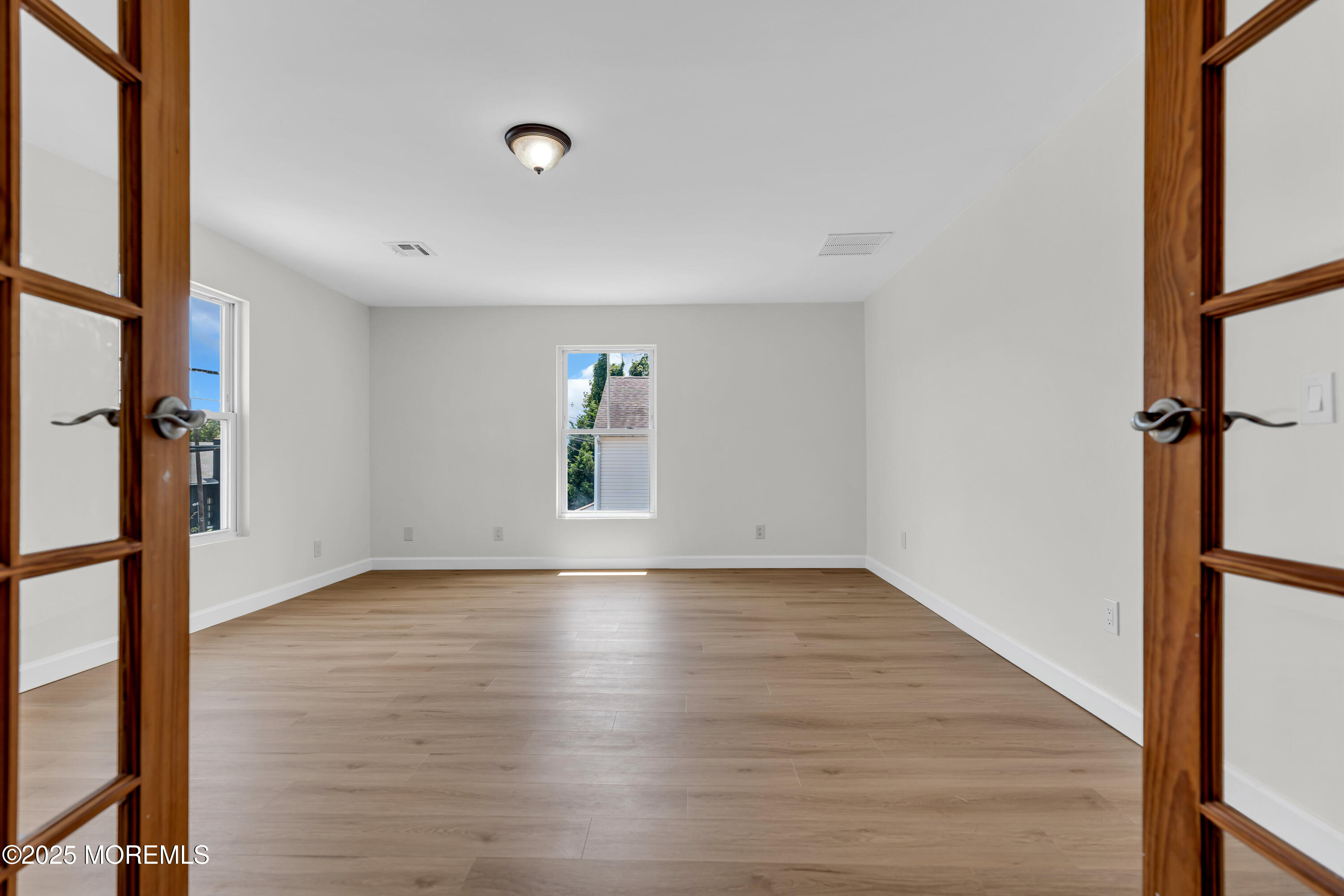 325 Hawthorne Avenue