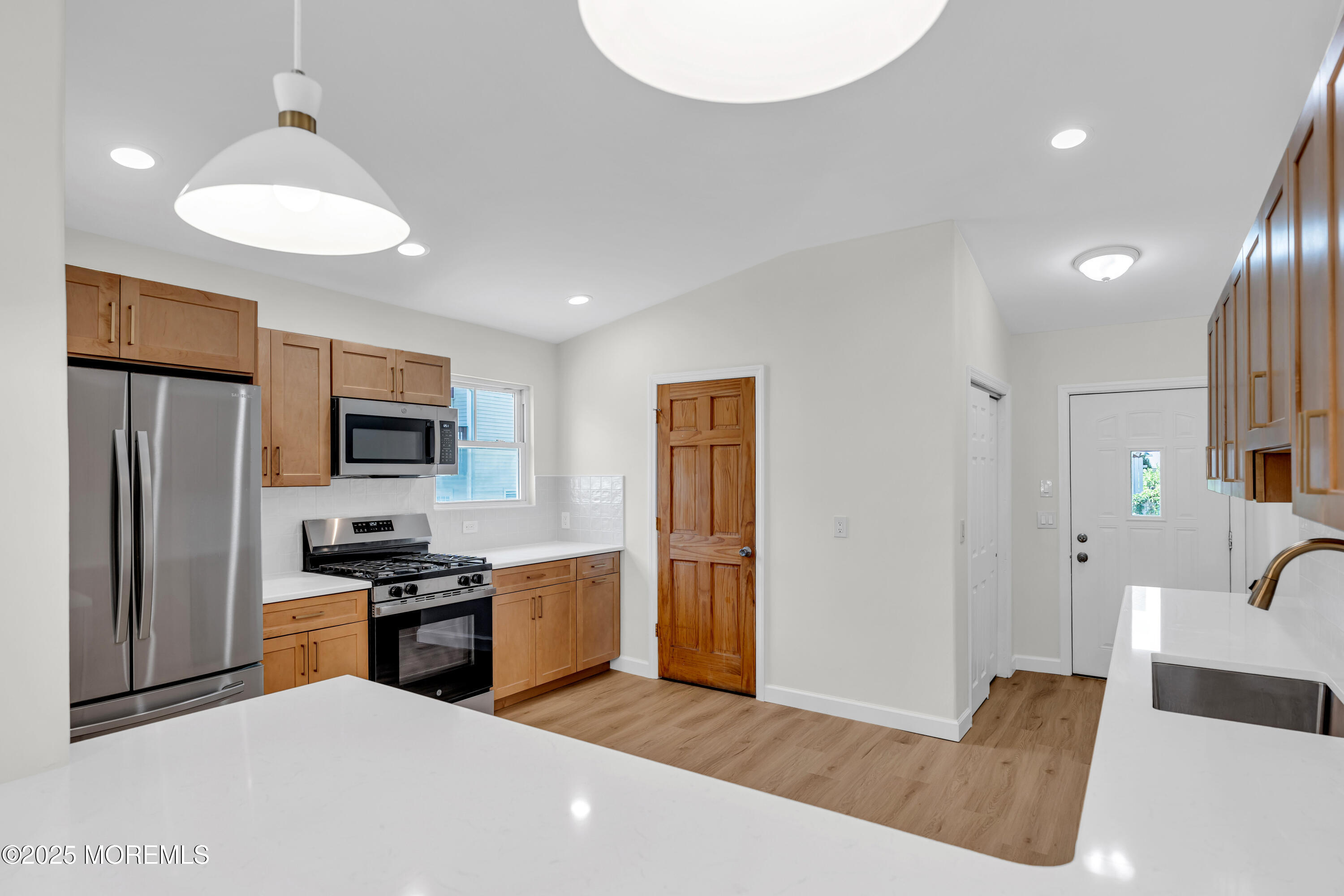 325 Hawthorne Avenue