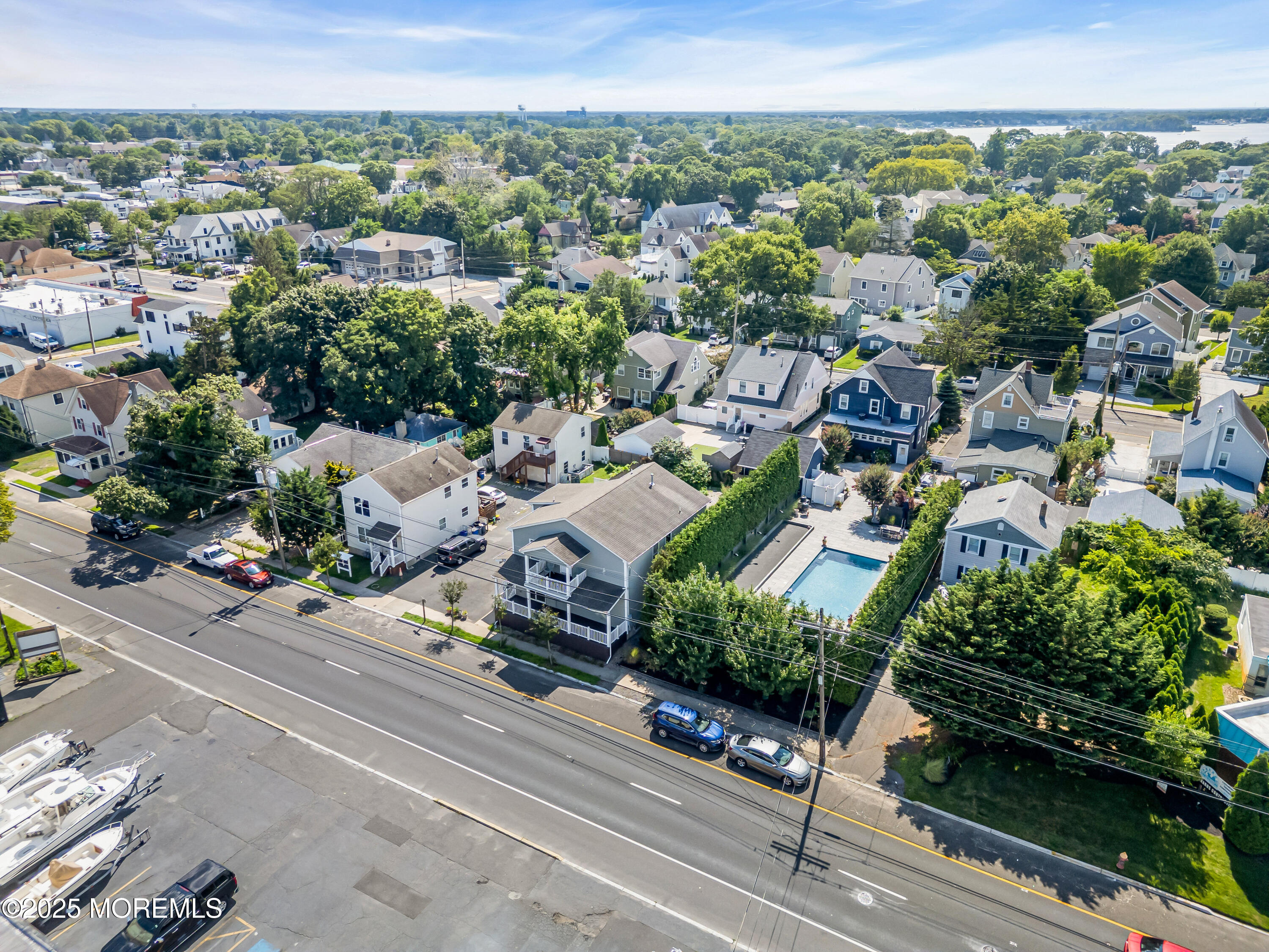 325 Hawthorne Avenue