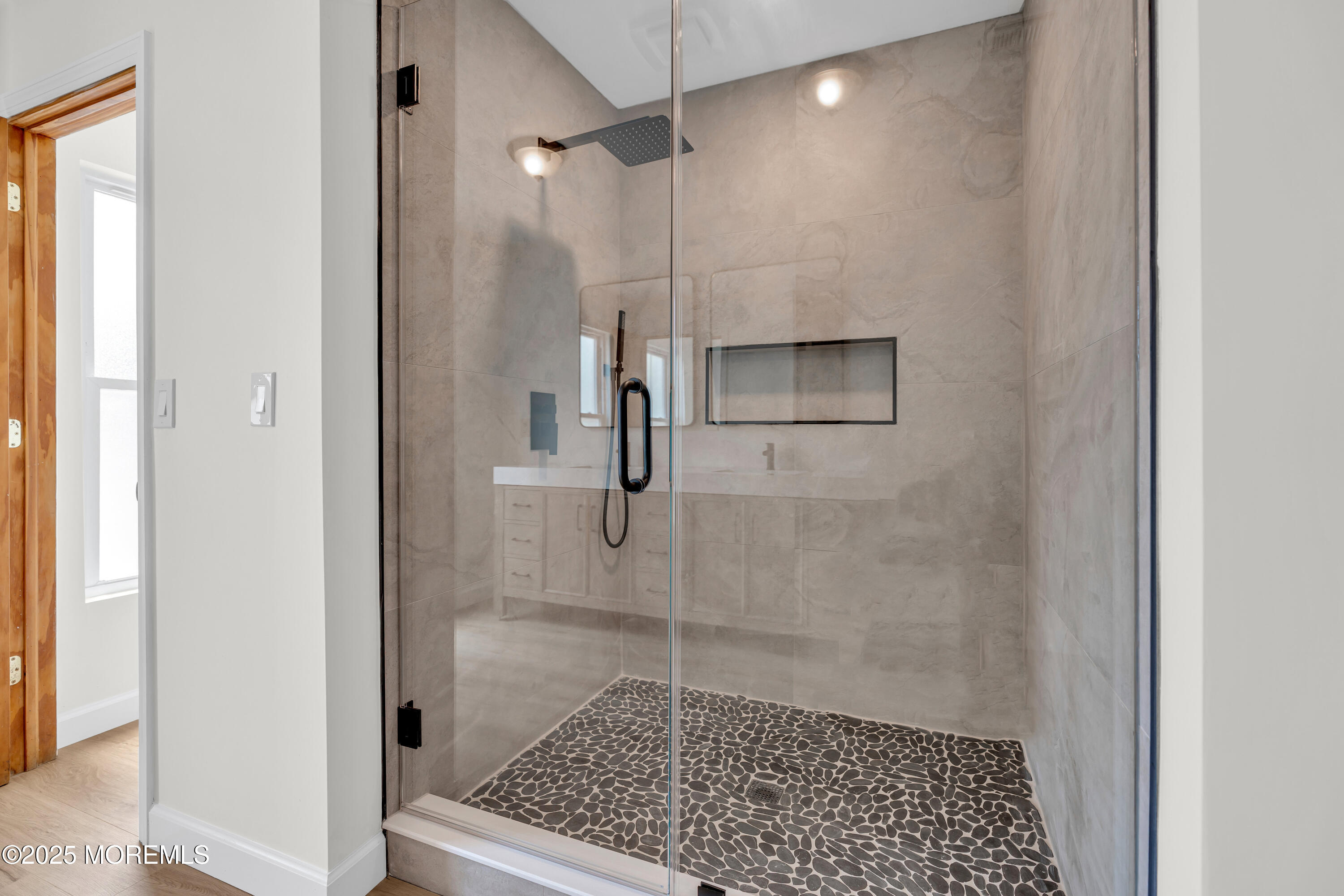 325 Hawthorne Avenue