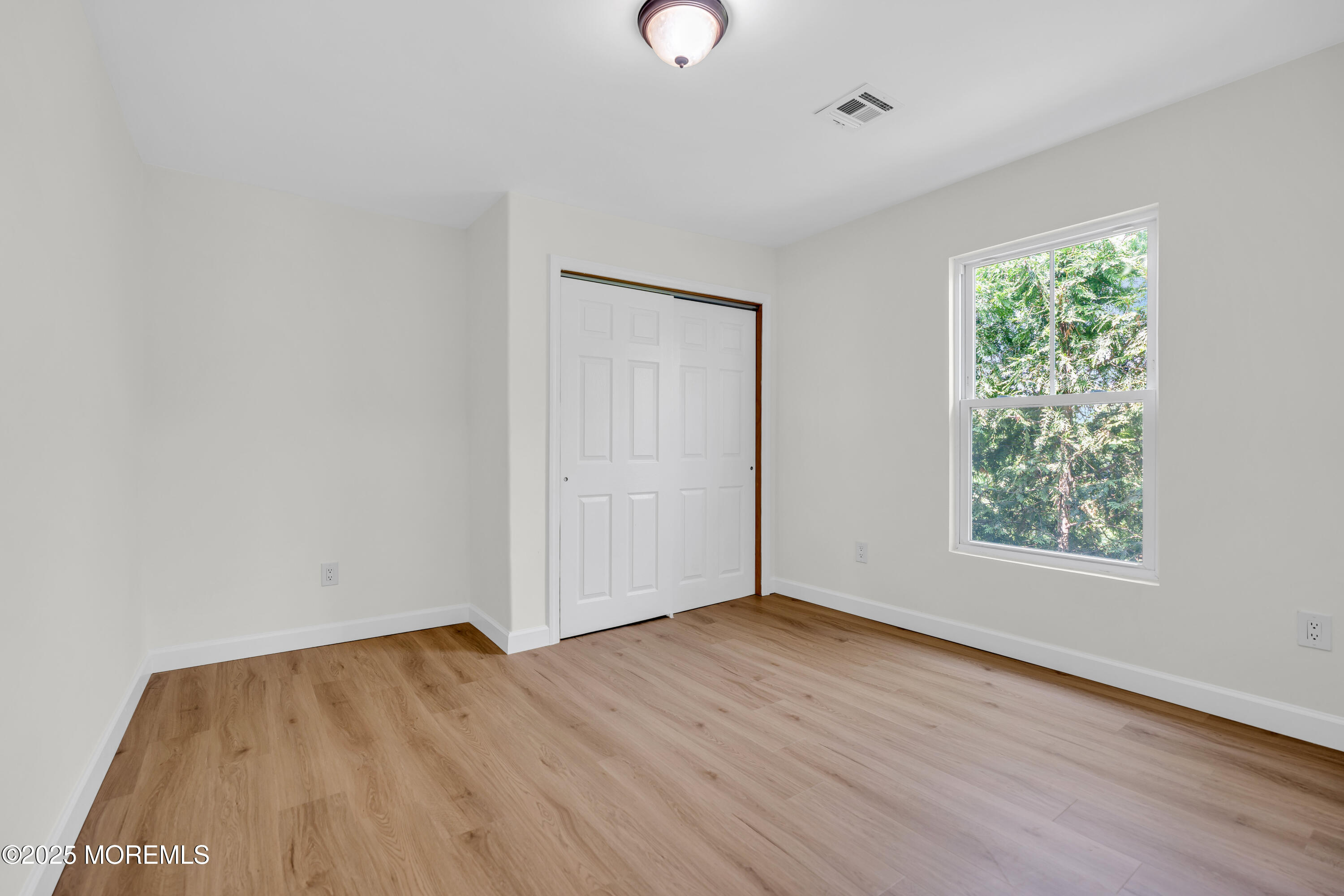 325 Hawthorne Avenue