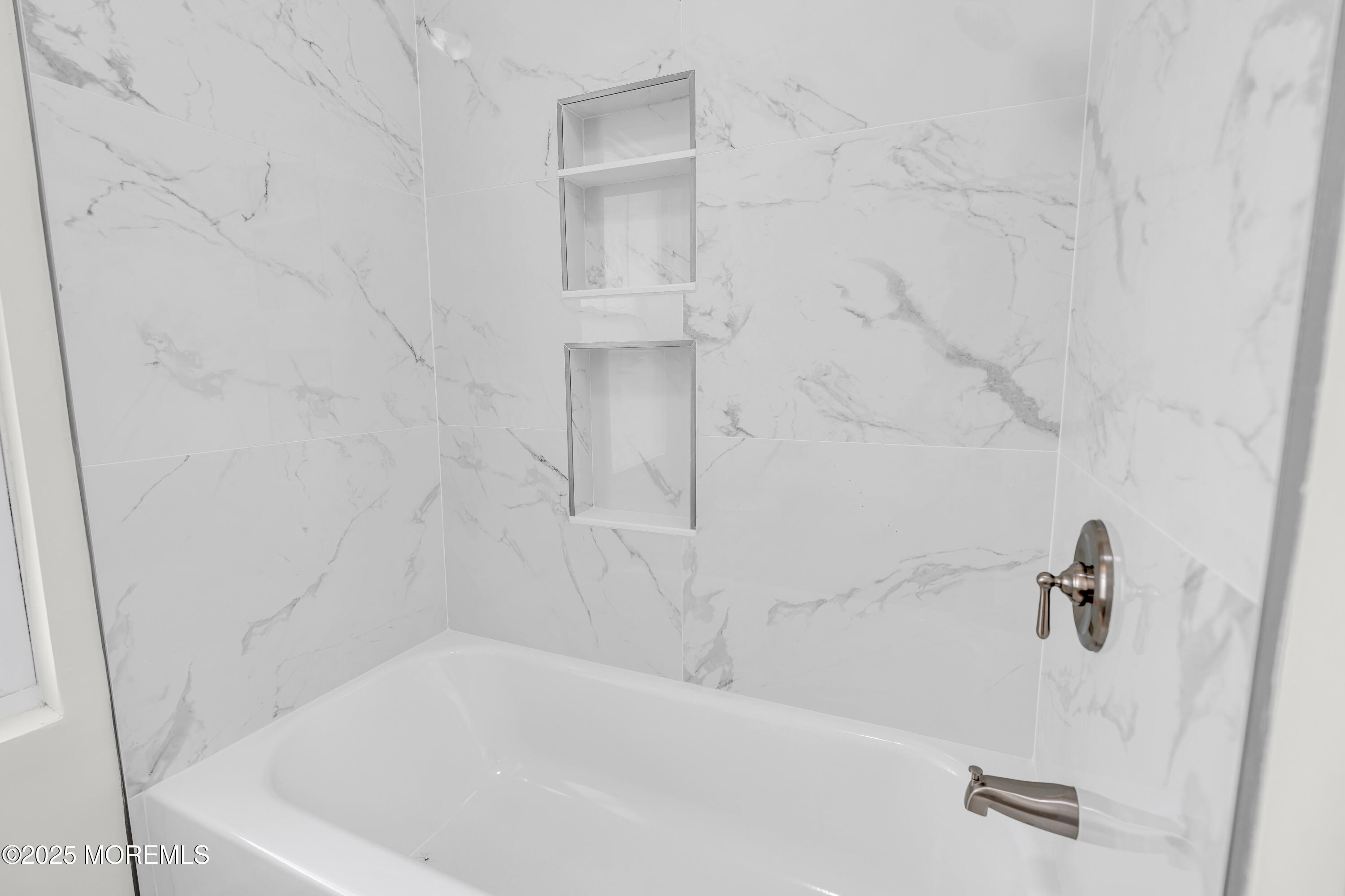 325 Hawthorne Avenue