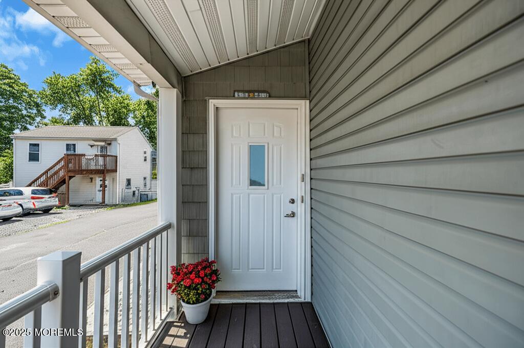 325 Hawthorne Avenue