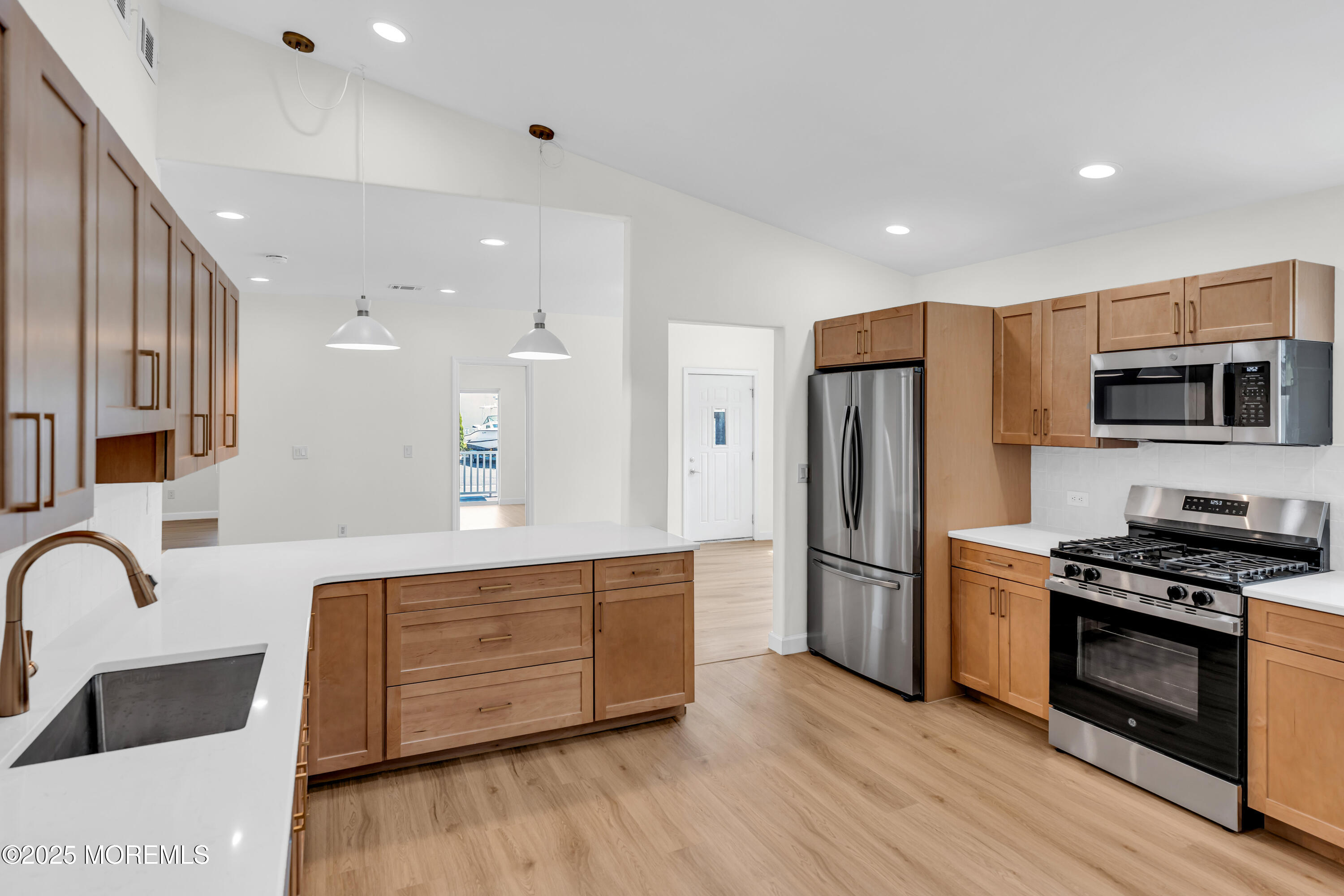 325 Hawthorne Avenue