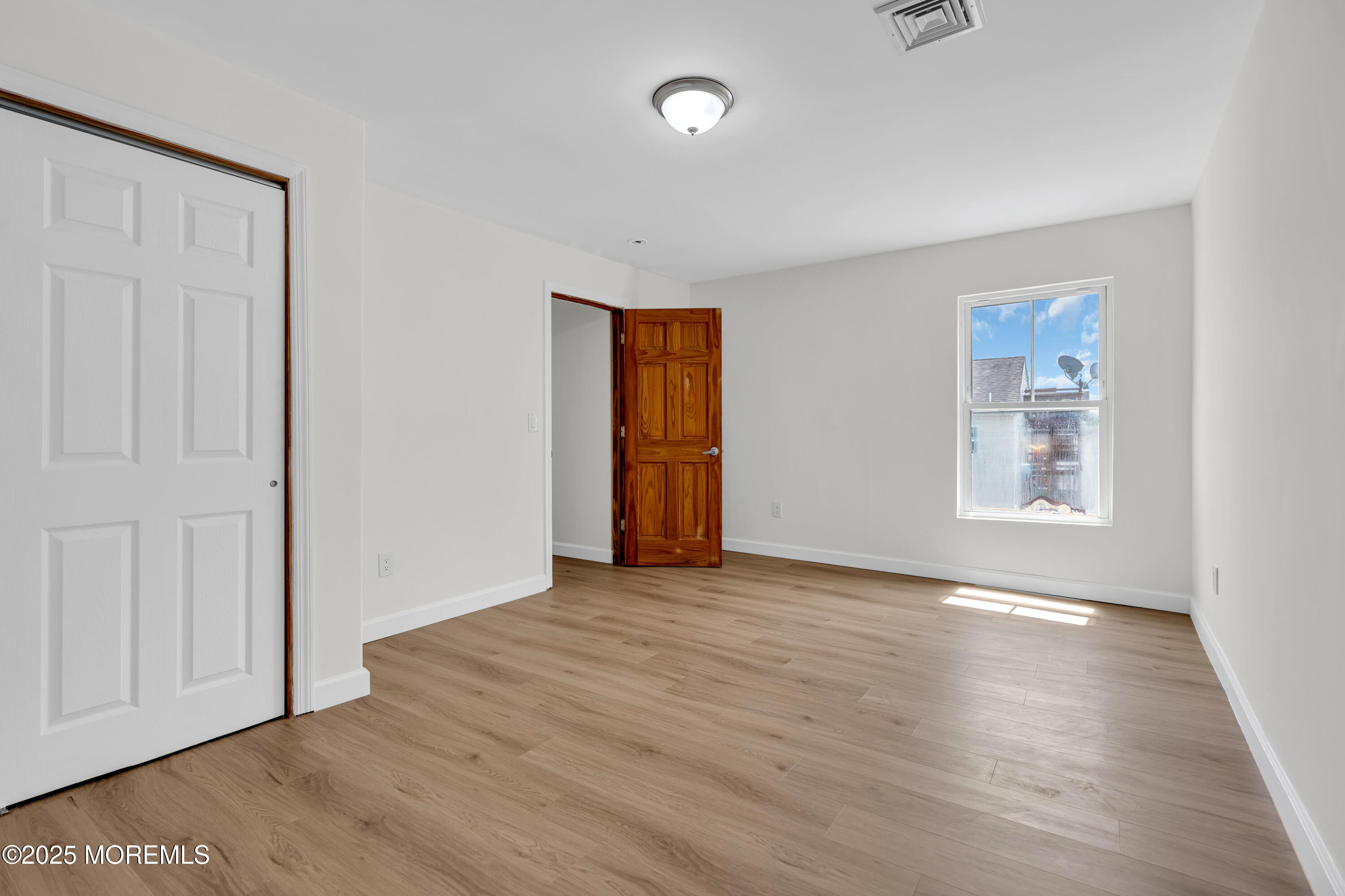 325 Hawthorne Avenue