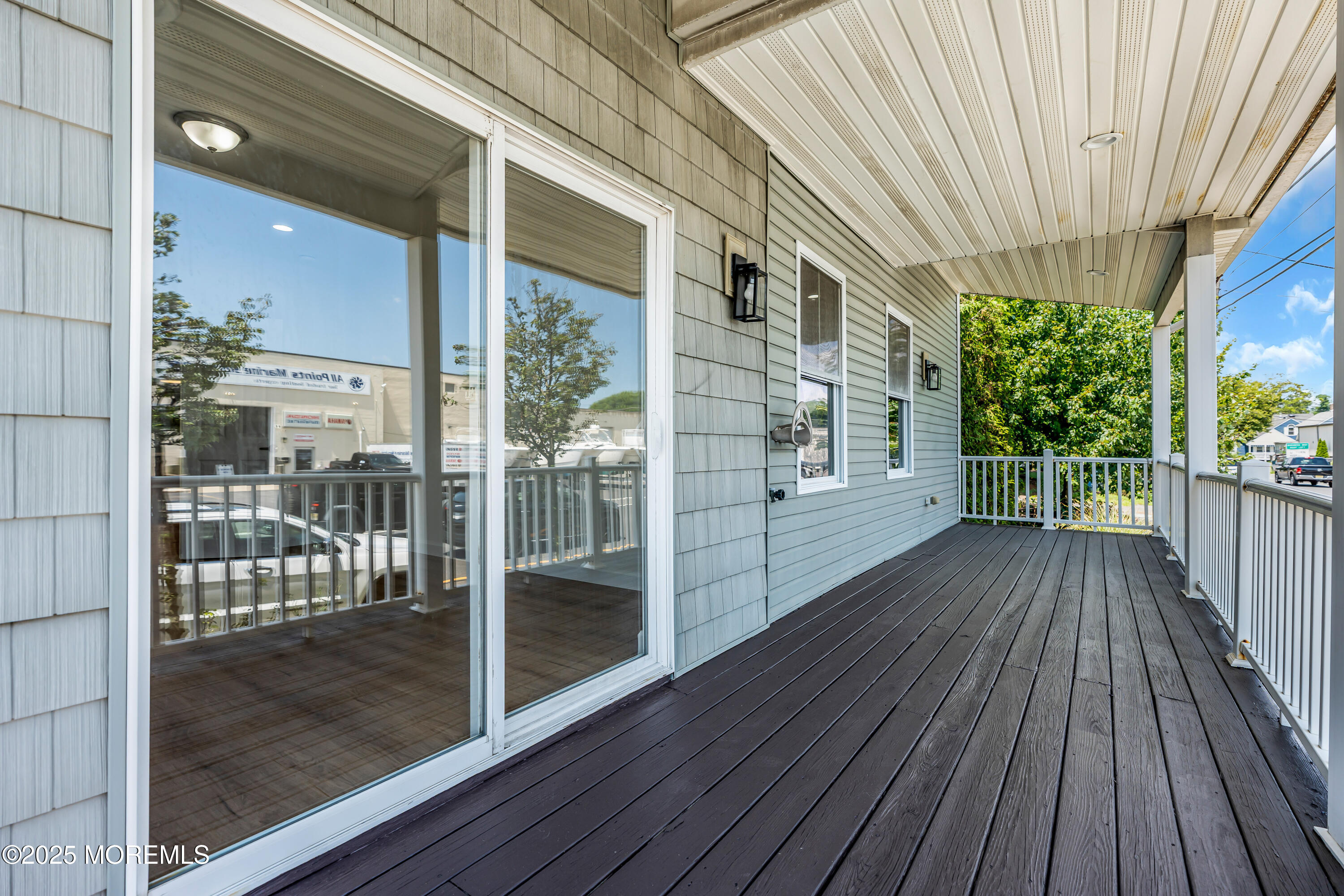 325 Hawthorne Avenue