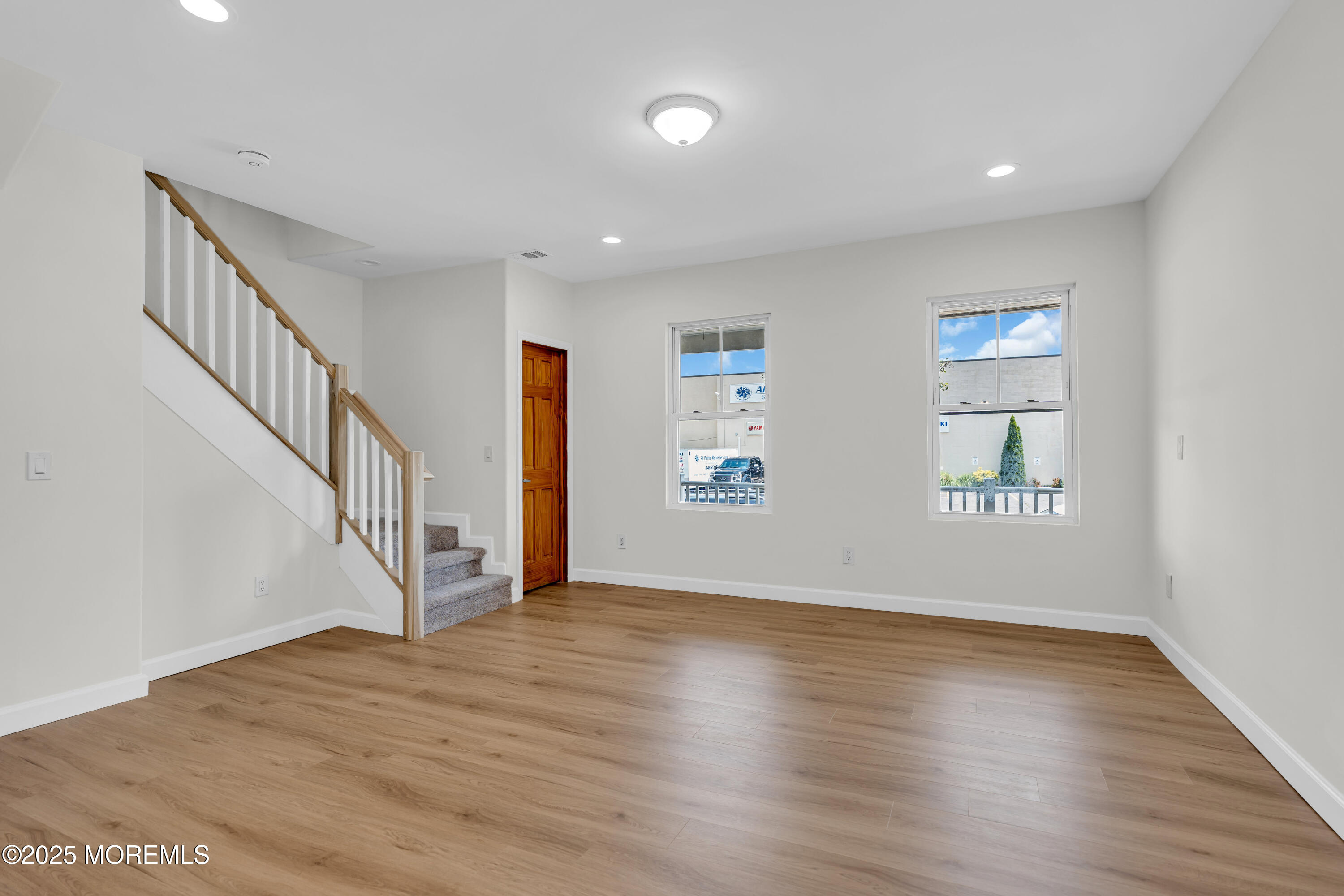 325 Hawthorne Avenue