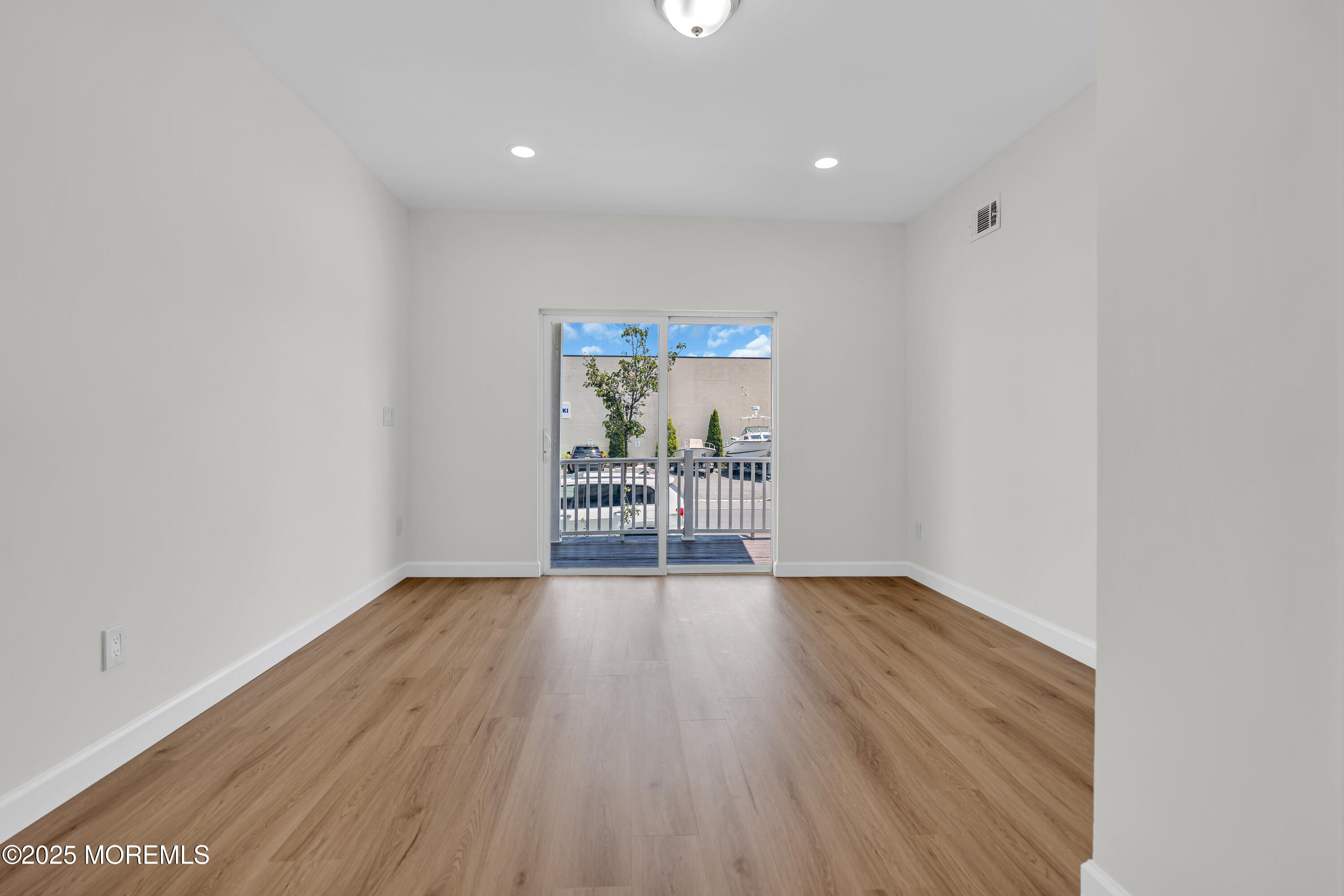 325 Hawthorne Avenue