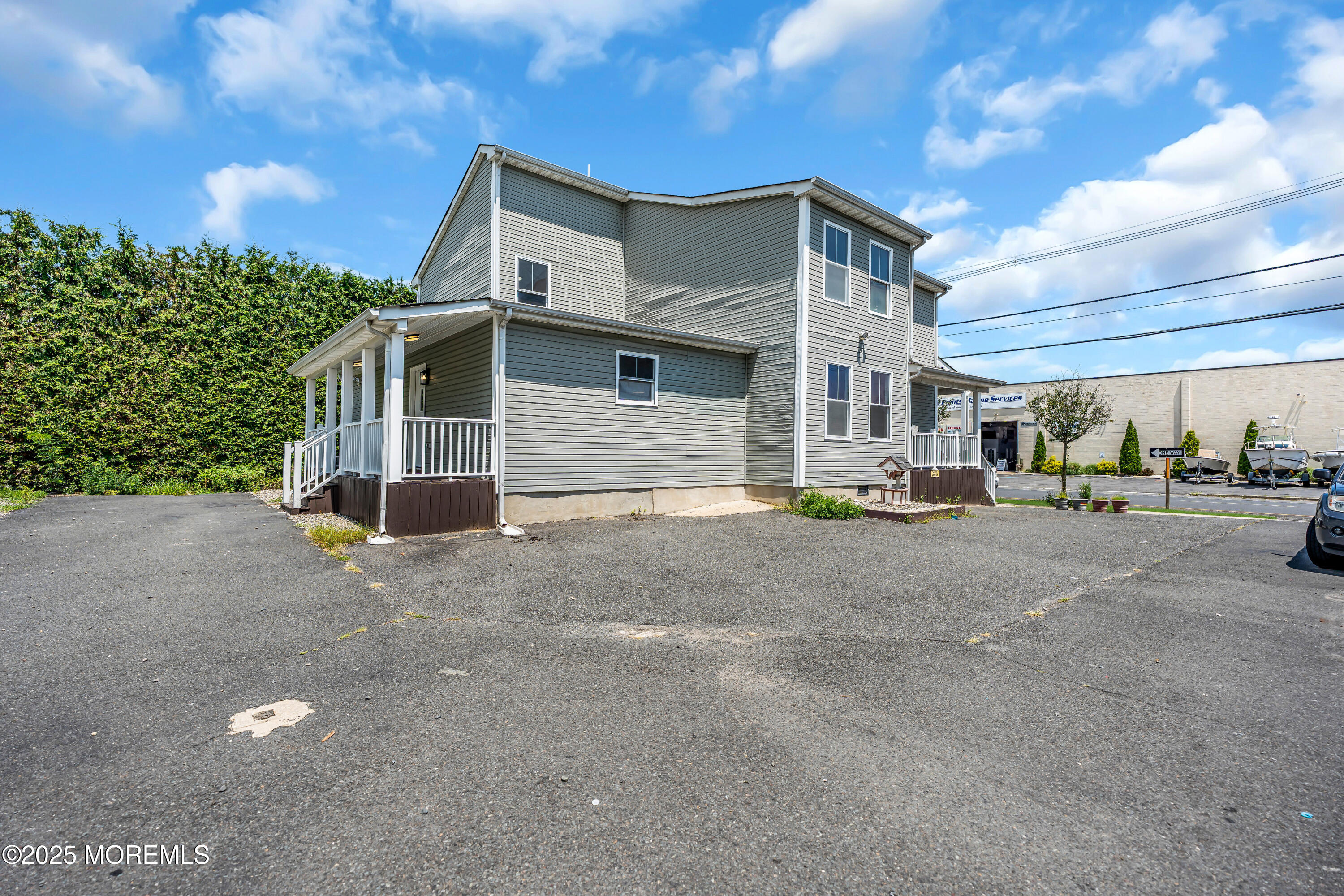 325 Hawthorne Avenue