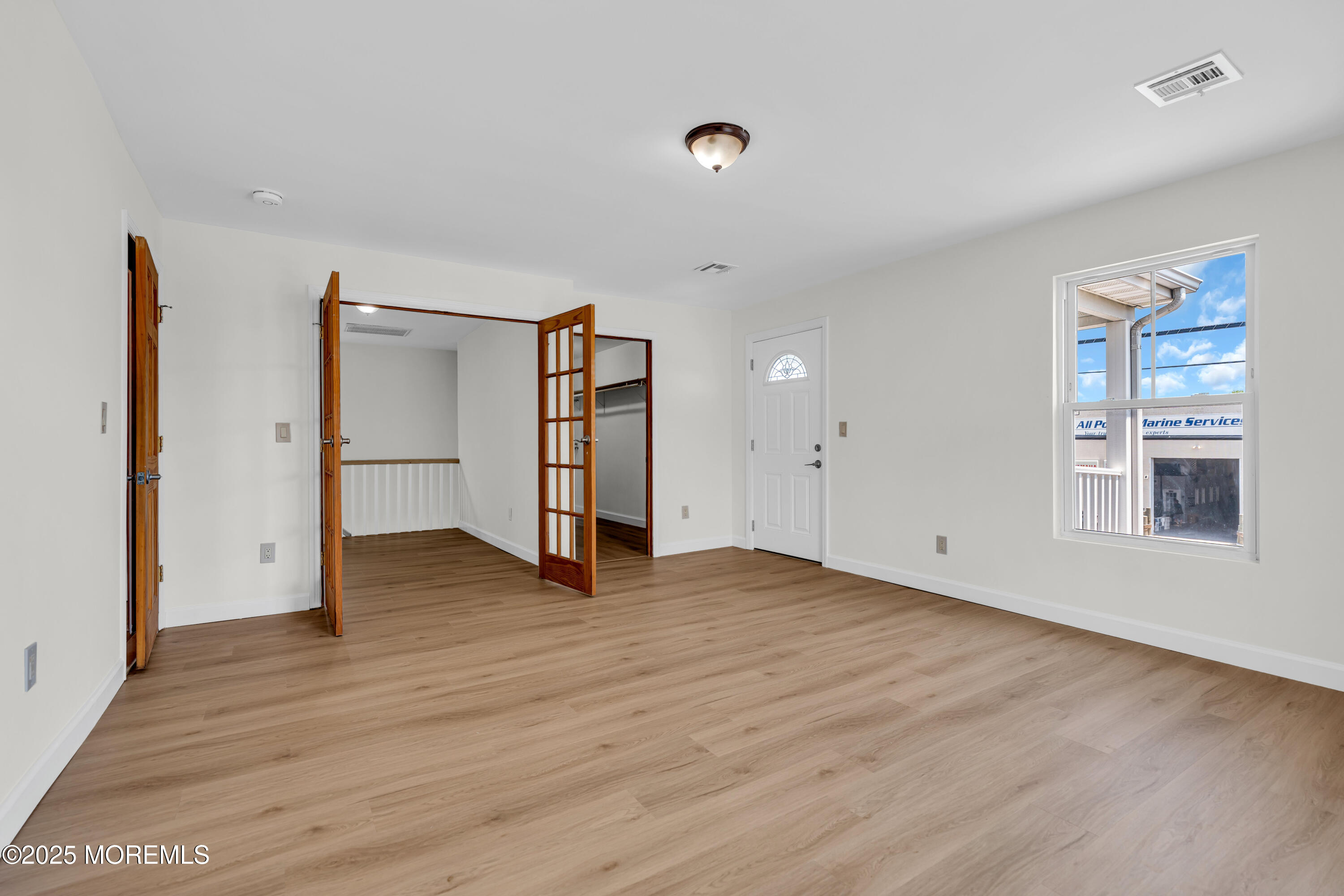 325 Hawthorne Avenue