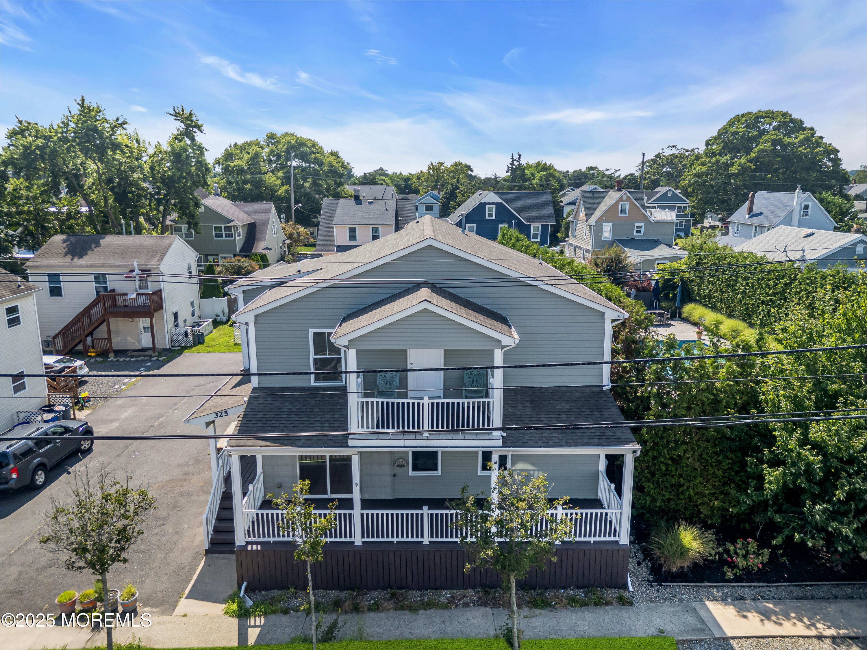 325 Hawthorne Avenue