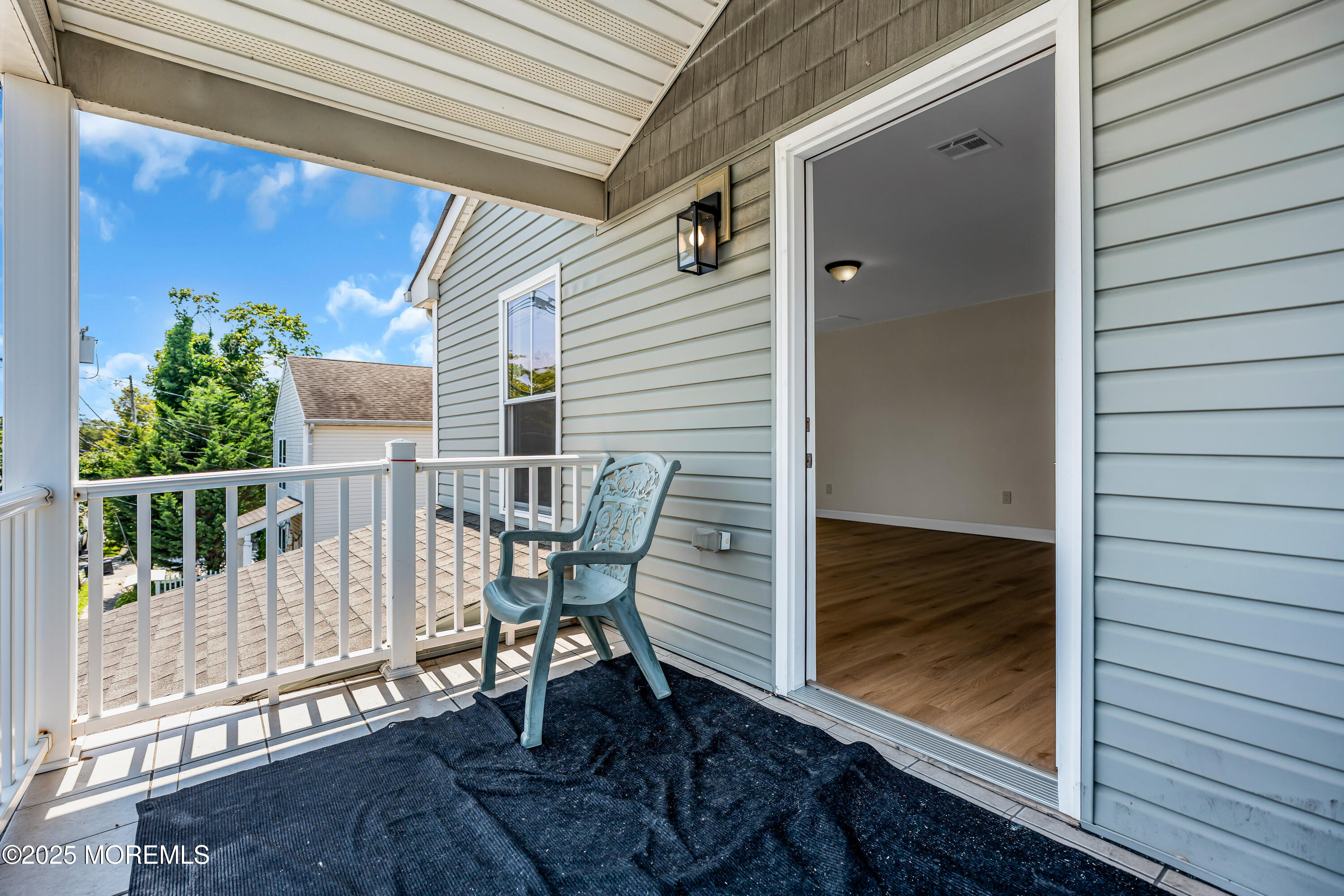 325 Hawthorne Avenue