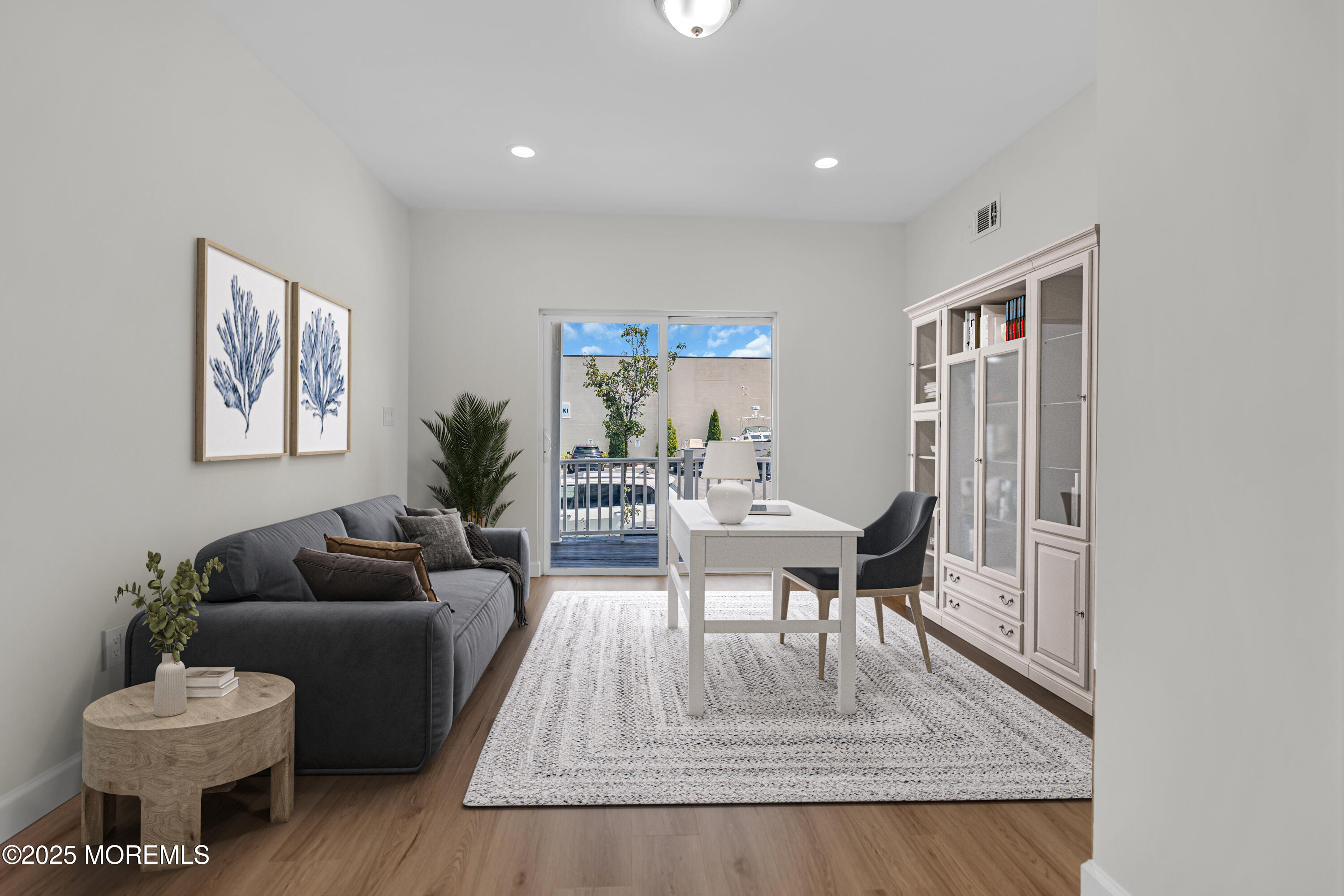 325 Hawthorne Avenue