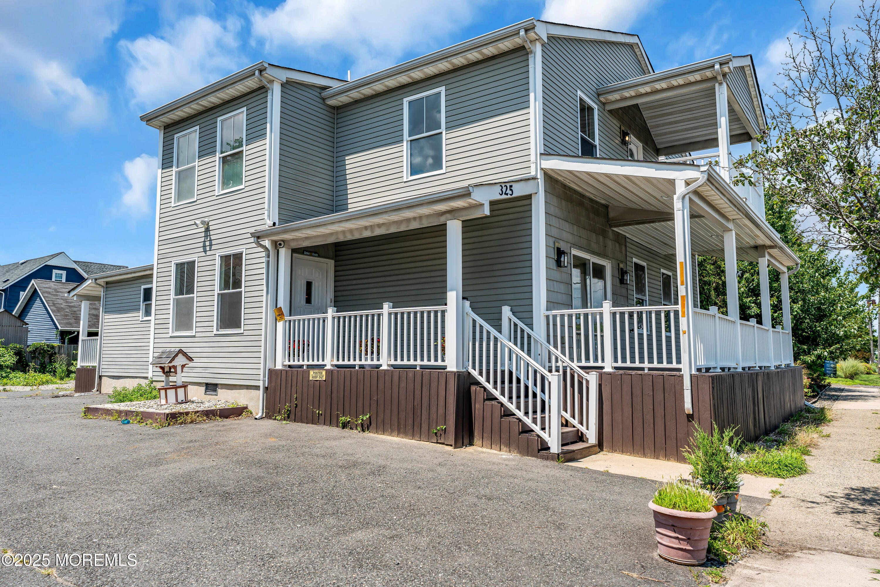 325 Hawthorne Avenue